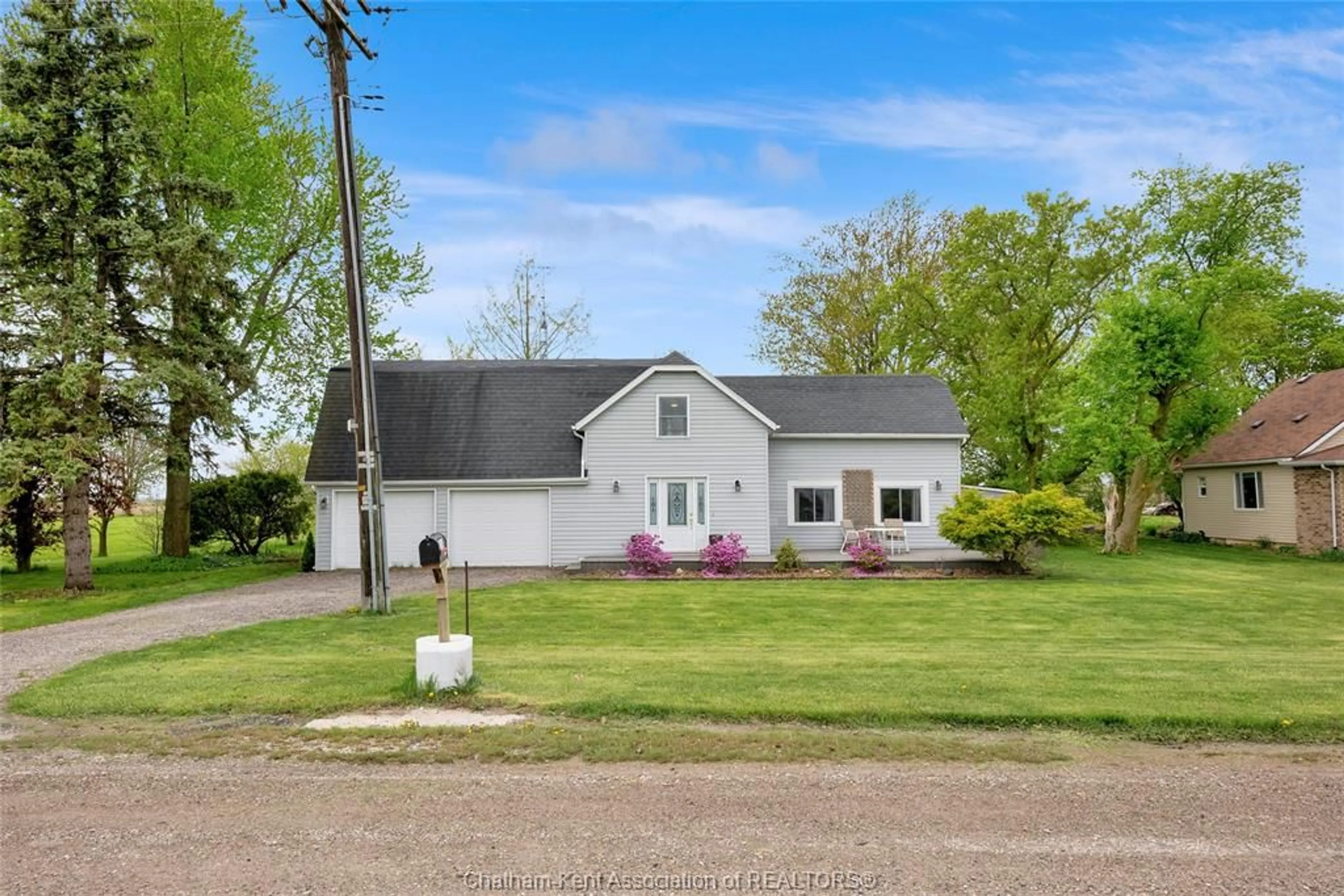 A pic from outside/outdoor area/front of a property/back of a property/a pic from drone, street for 22546 MERLIN Rd, Merlin Ontario N0P 1W0