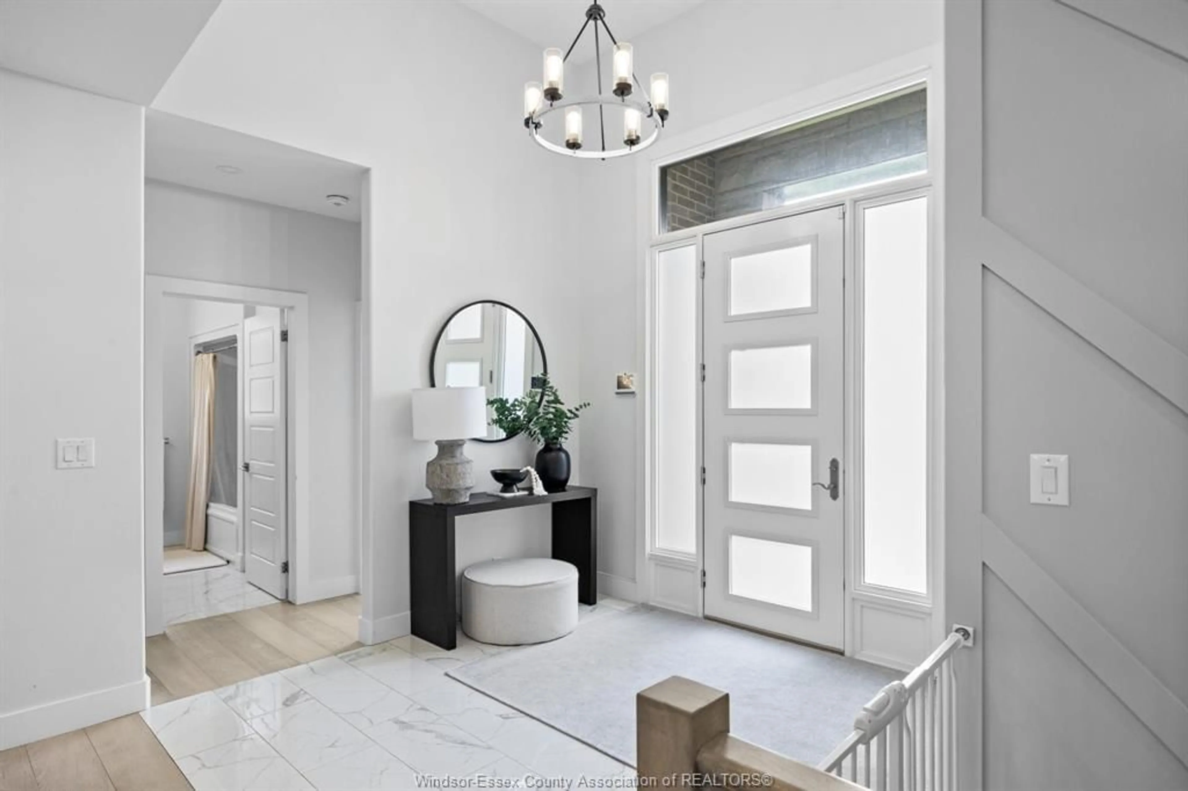 Indoor entryway for 77 OLIVE Dr, Leamington Ontario N8H 0E7