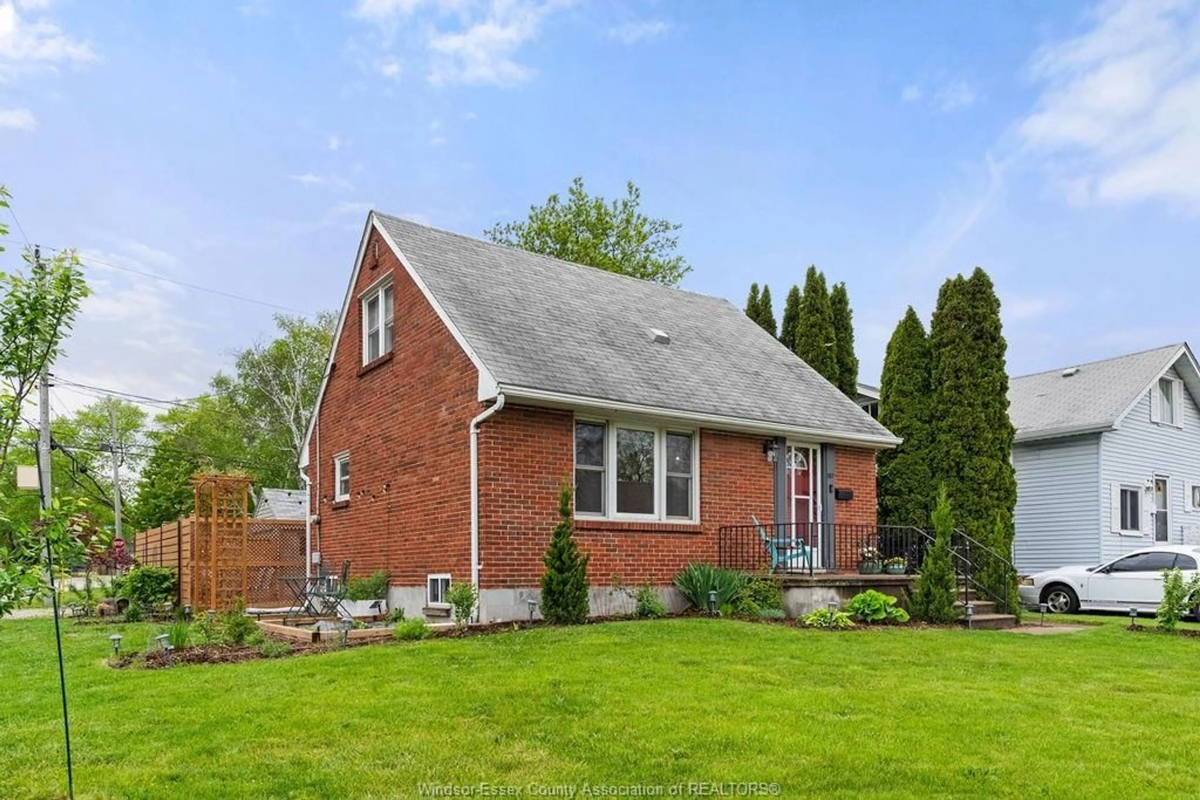 Home with brick exterior material, street for 887 ST.LOUIS Ave, Windsor Ontario N8S 2K4