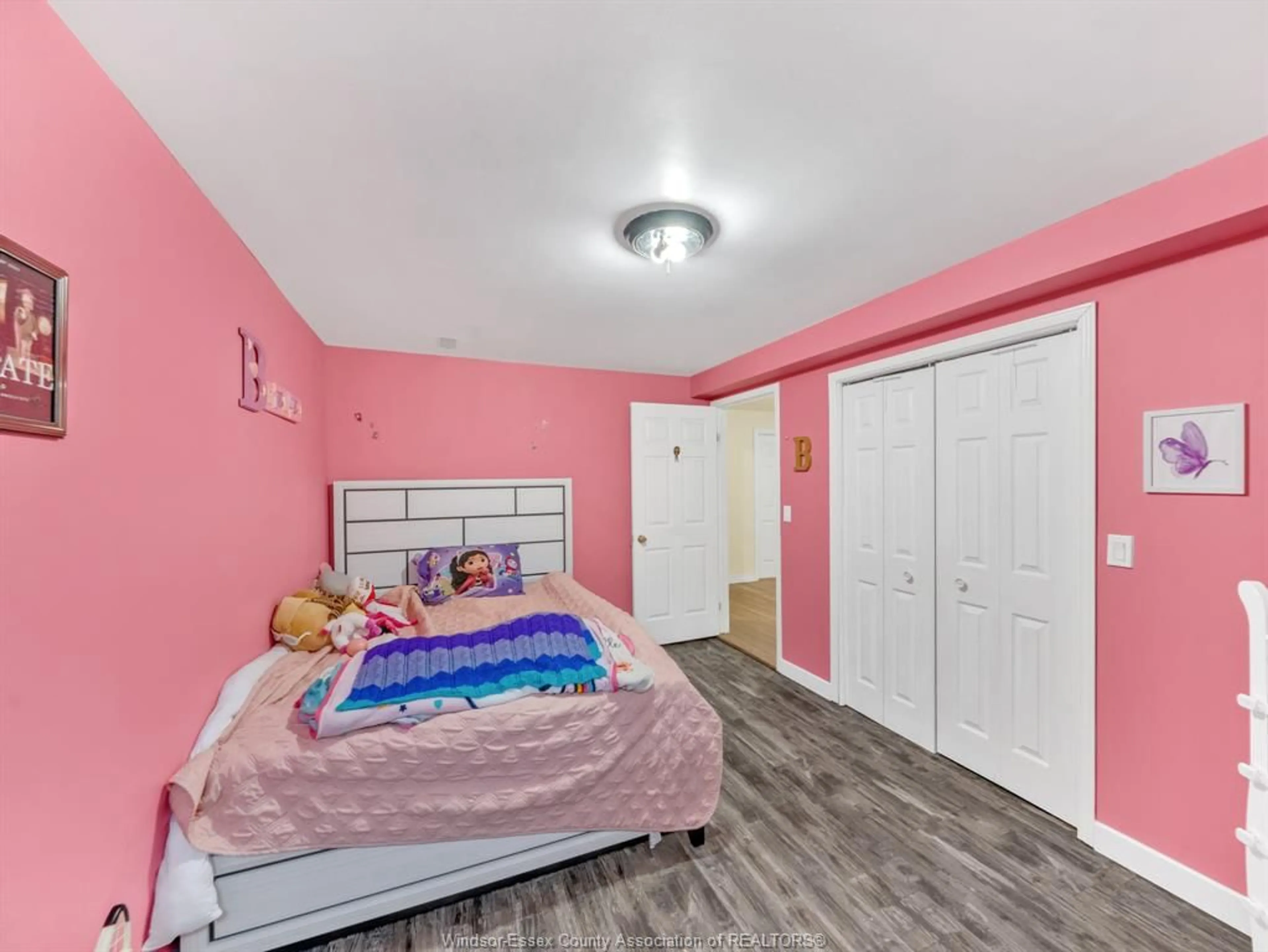 Bedroom with bed, wood/laminate floor for 51 SANTOS Dr, Kingsville Ontario N9Y 3Z5