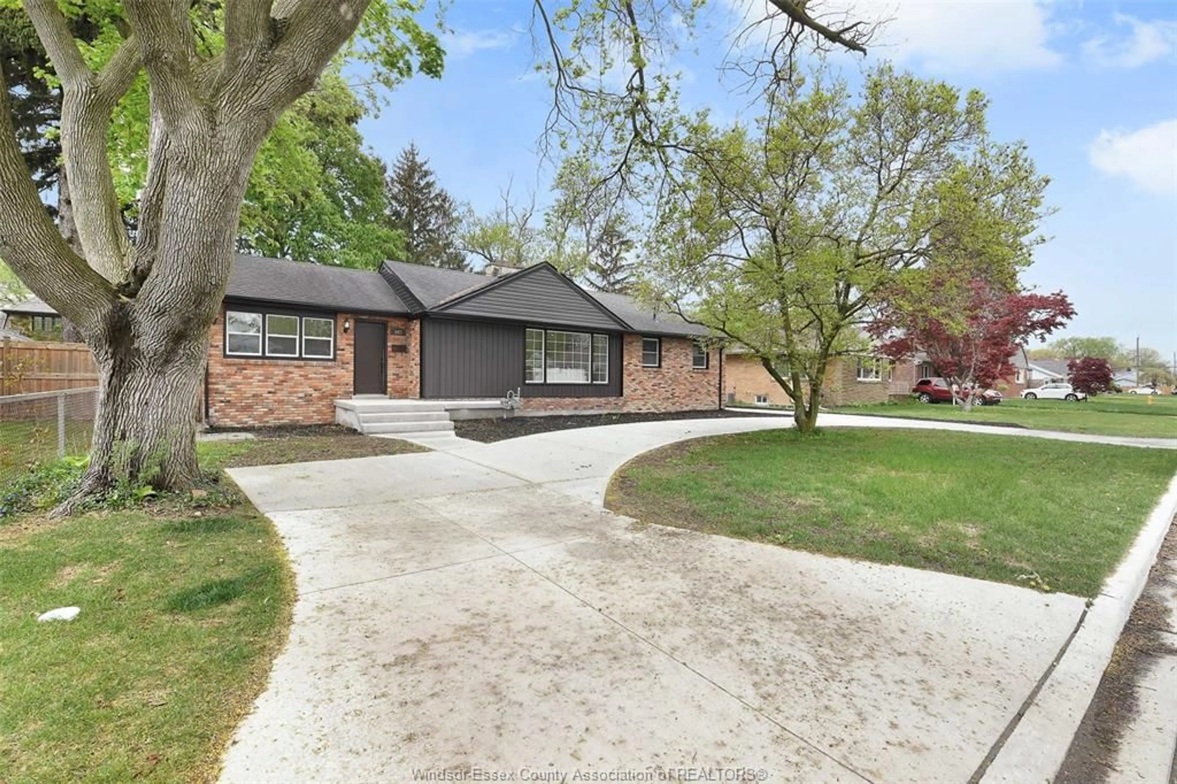 Home with brick exterior material, street for 847 MATTHEW BRADY, Windsor Ontario N8S 3J7