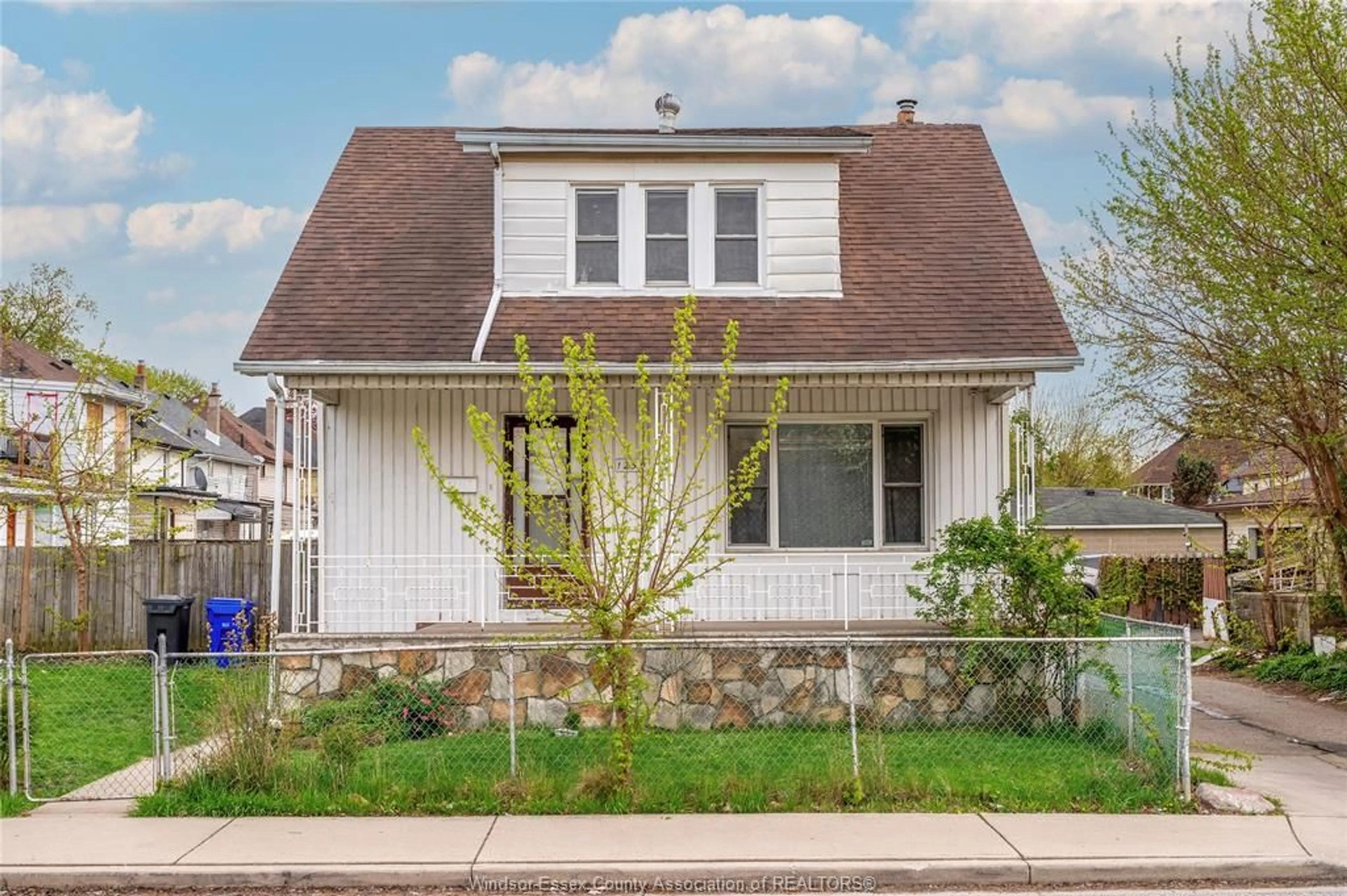 Home with vinyl exterior material, street for 1259 CATARAQUI, Windsor Ontario N9A 3R2