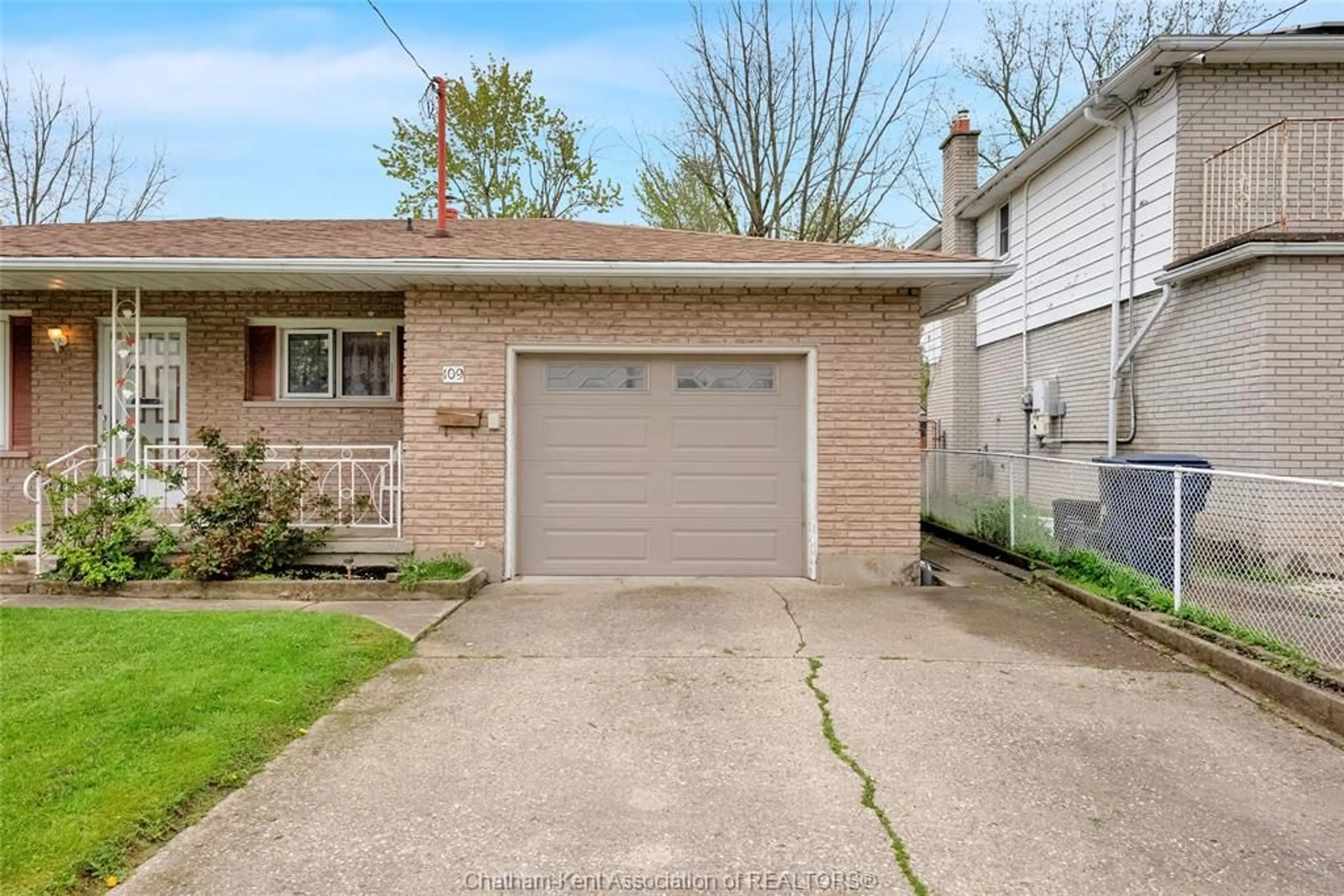 Unknown for 109 Woods St, Chatham Ontario N7L 3P9