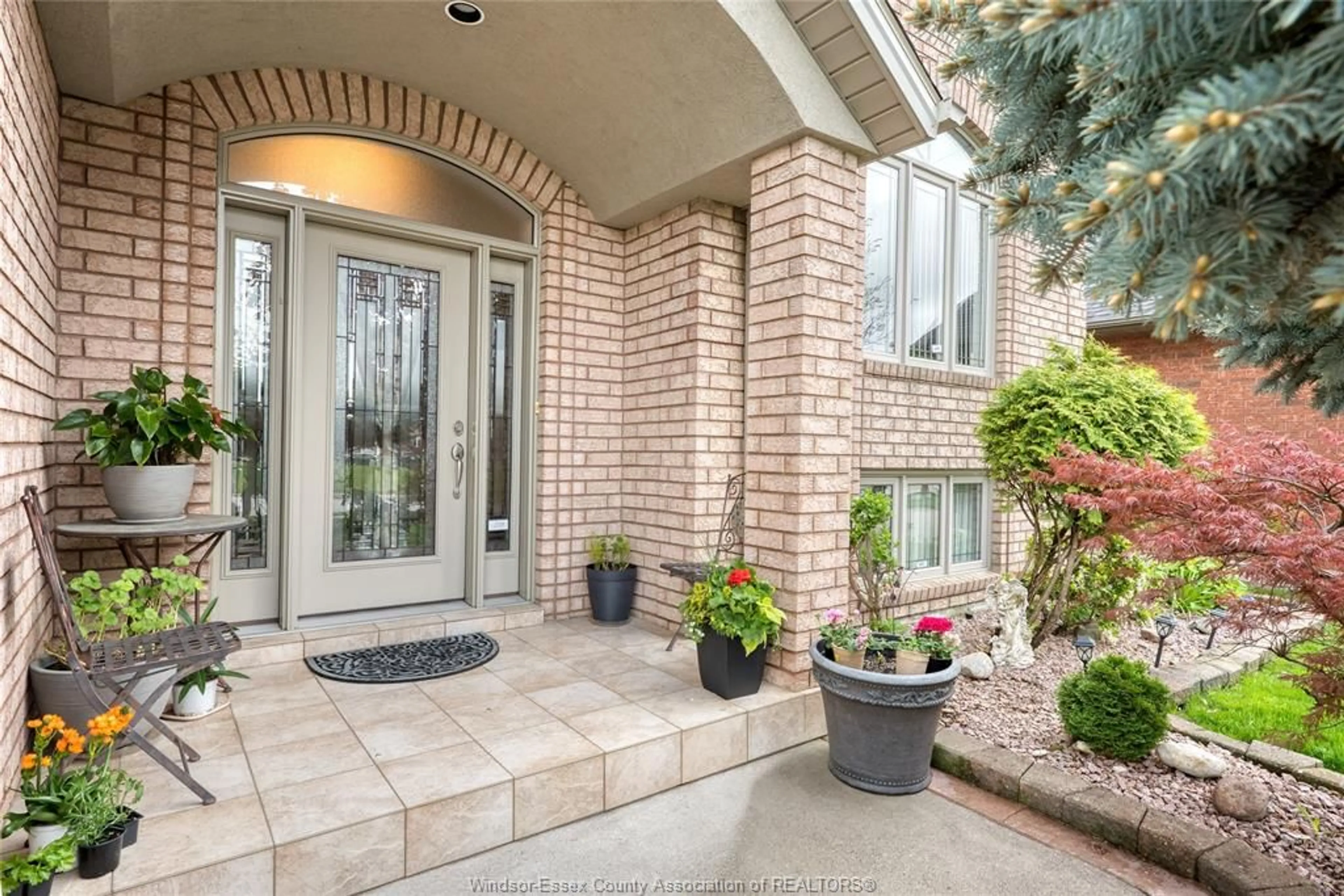 Indoor entryway for 10859 MANCROFT, Windsor Ontario N8P 1R4
