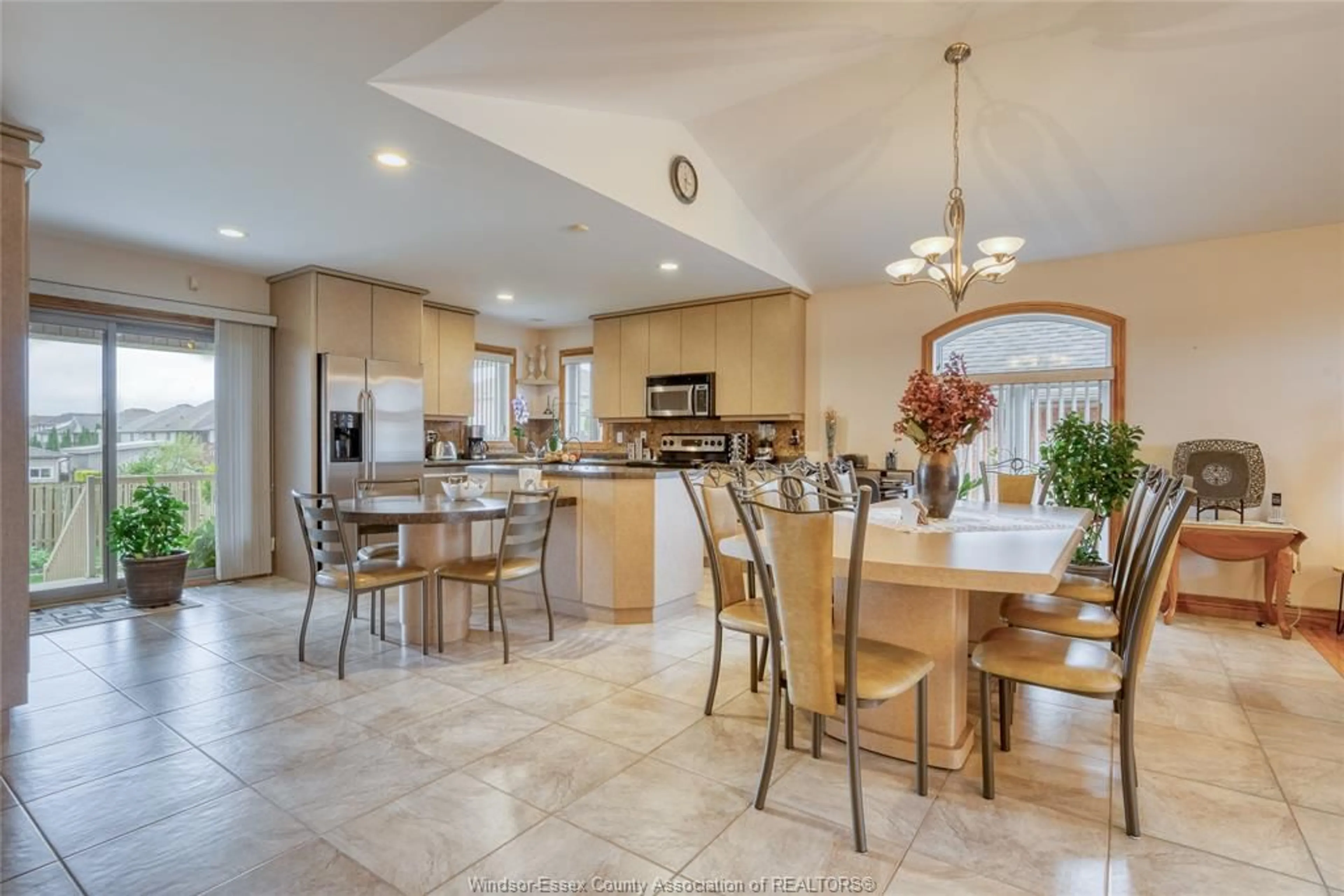 Open concept kitchen, ceramic/tile floor for 10859 MANCROFT, Windsor Ontario N8P 1R4