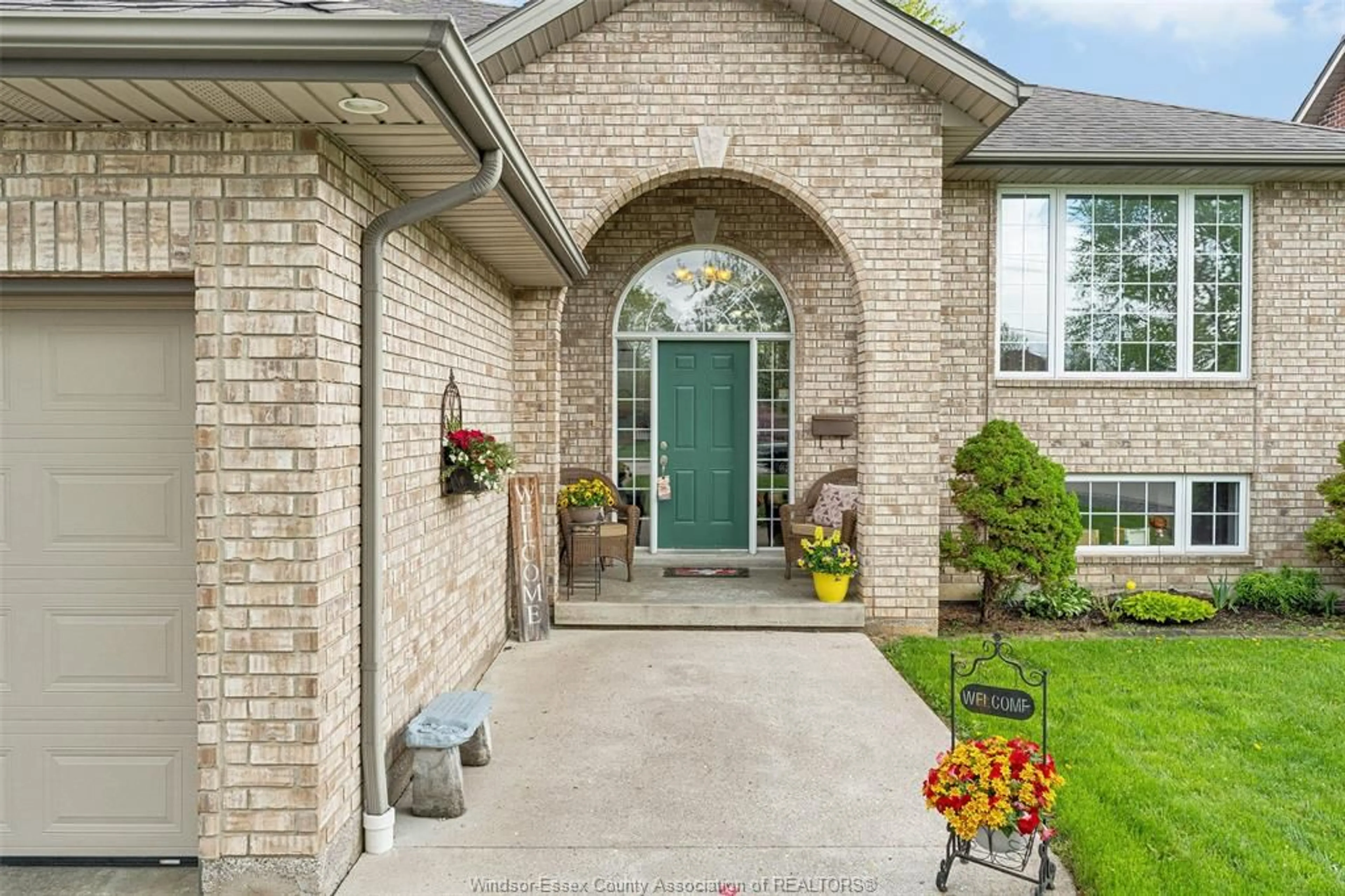 Home with brick exterior material, street for 230 FAIRVIEW Ave, Essex Ontario N8M 1Y1