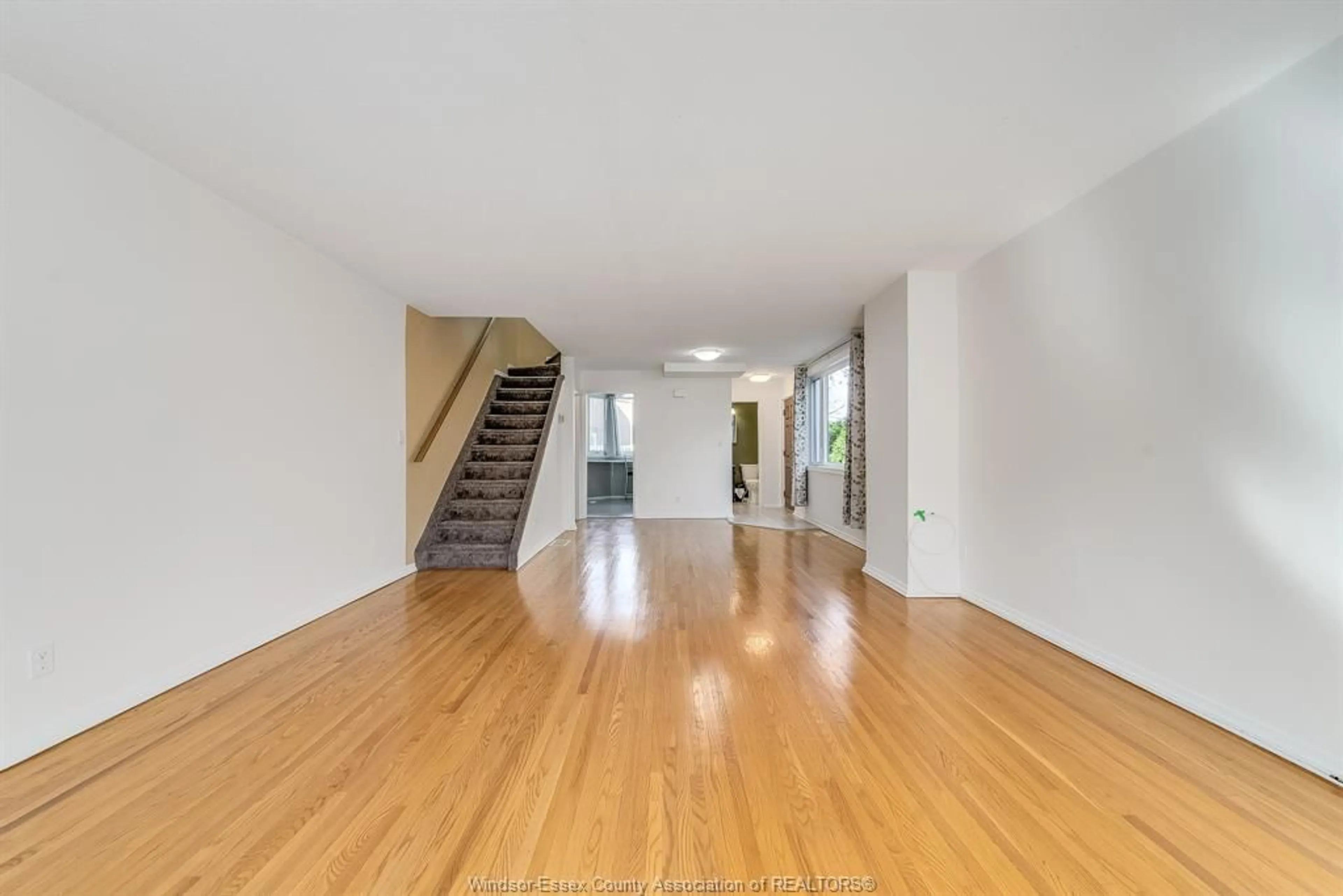 Indoor foyer for 8424 LITTLE RIVER Rd #6, Windsor Ontario N8S 2B5