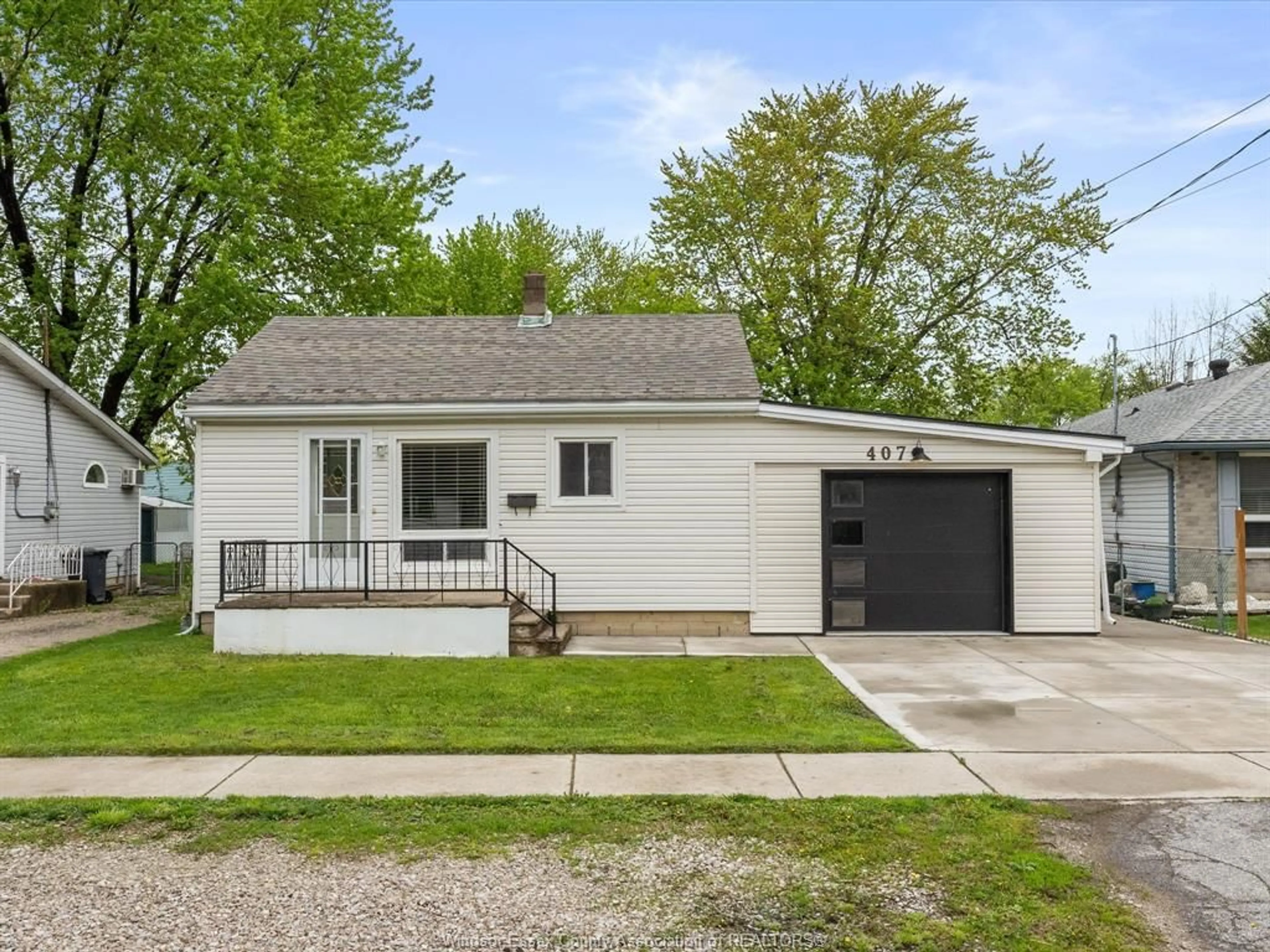 Home with vinyl exterior material, street for 407 ST. LOUIS St, Belle River Ontario N0R 1A0