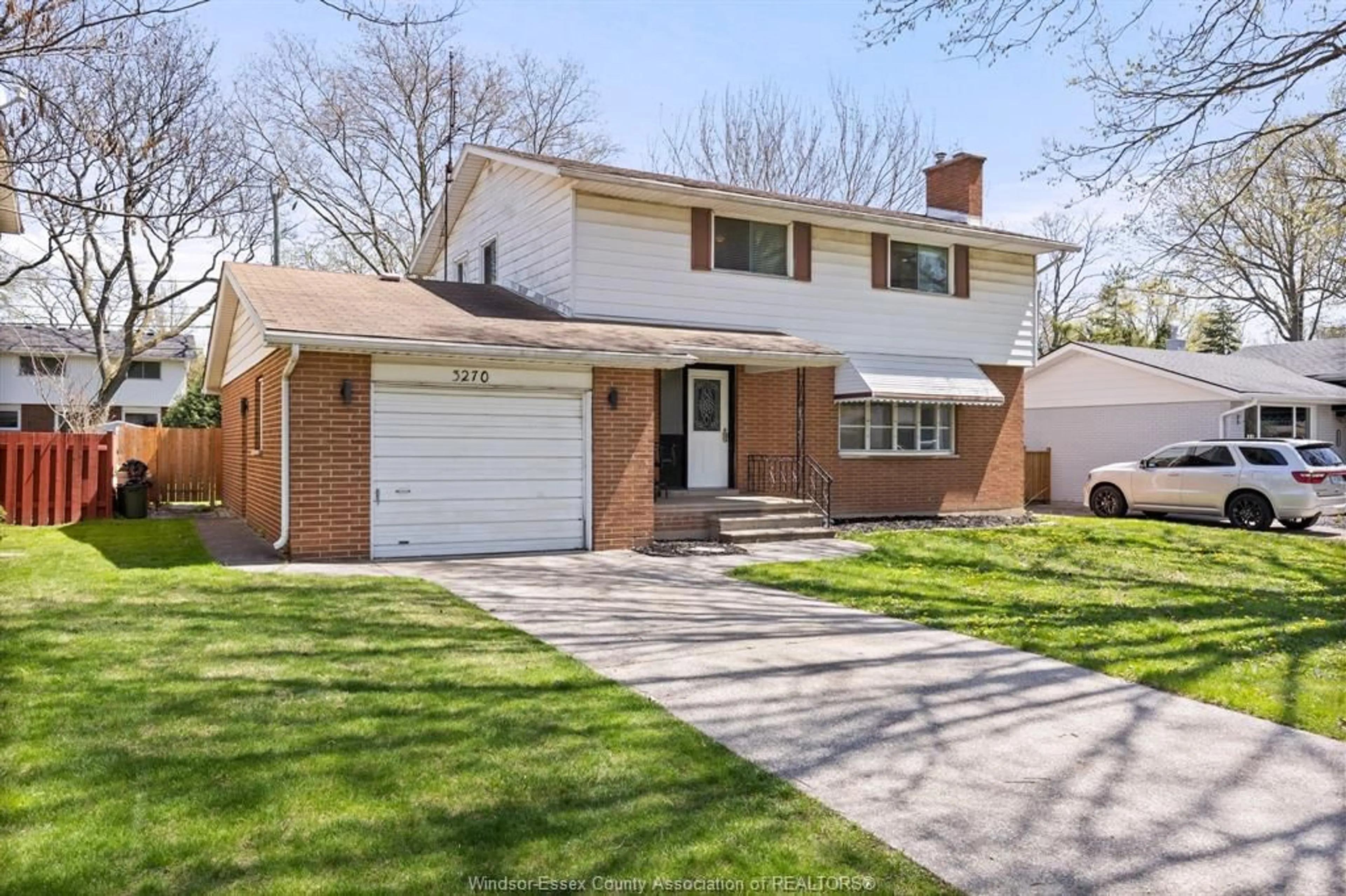 Home with vinyl exterior material, street for 3270 ST. PATRICKS Ave, Windsor Ontario N9E 3J5
