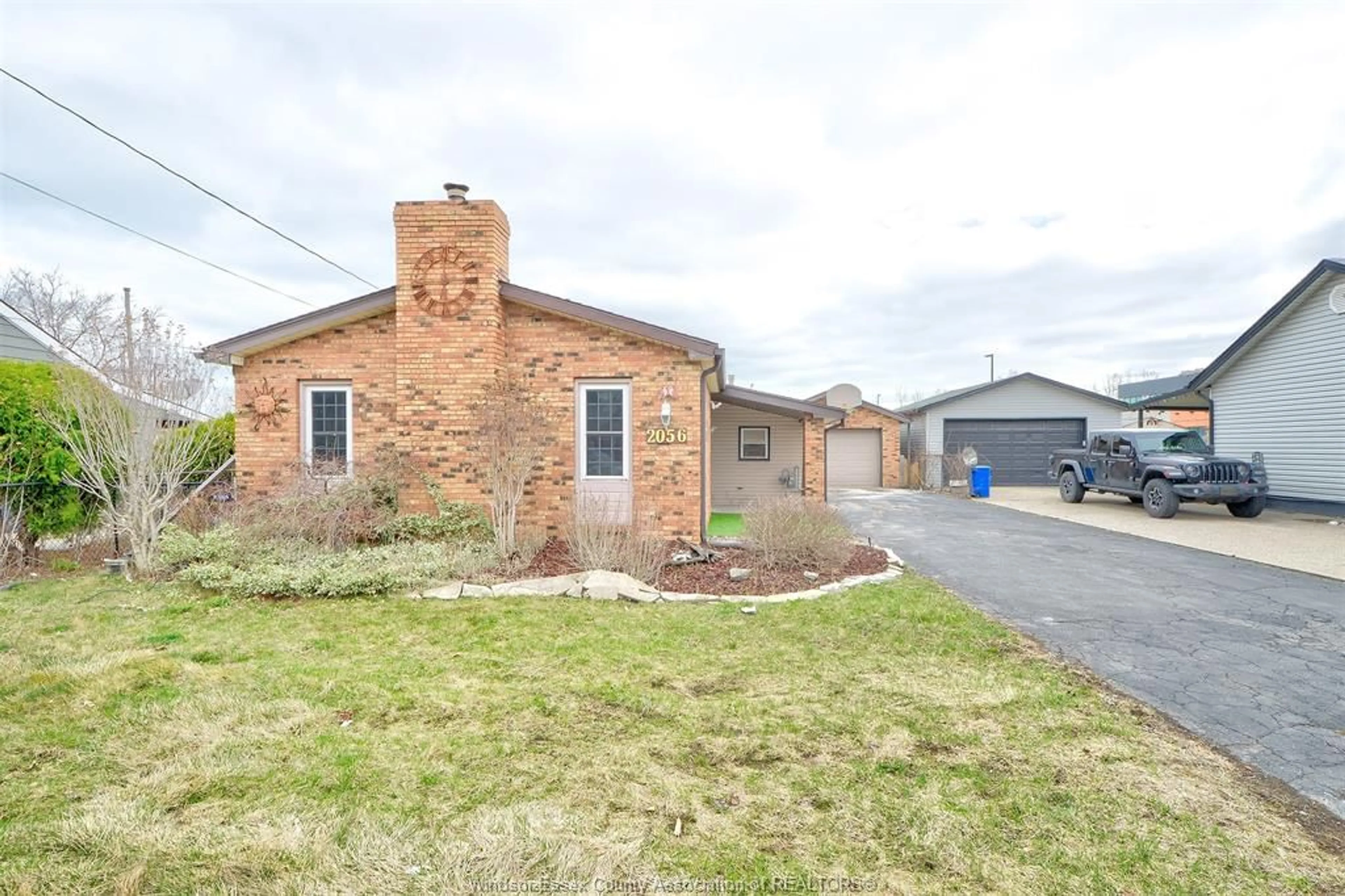 A pic from outside/outdoor area/front of a property/back of a property/a pic from drone, street for 2056 JEFFERSON St, Windsor Ontario N8T 2W4