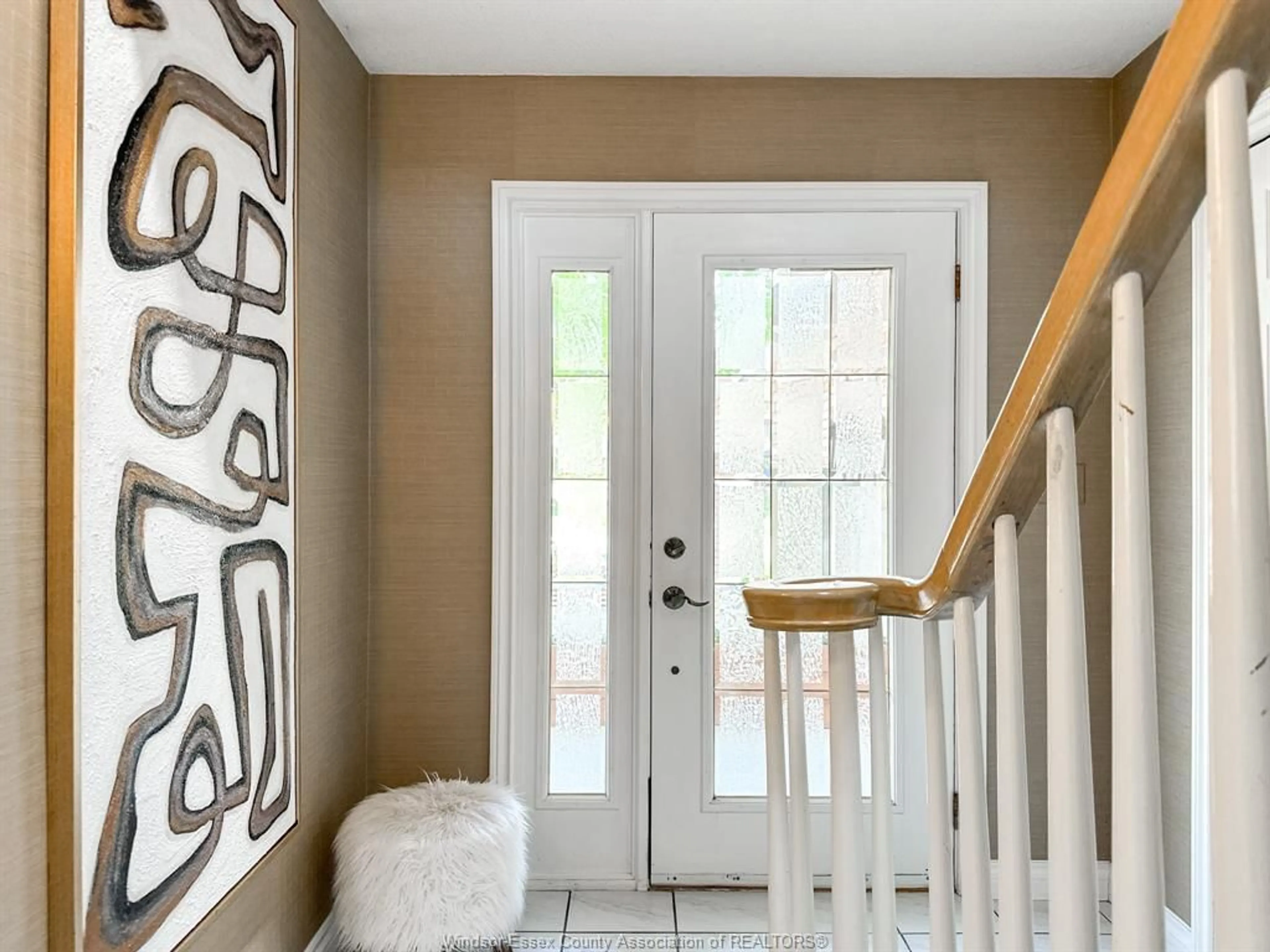 Indoor entryway for 16 EAST PIKE CREEK, Tecumseh Ontario N8N 5A9