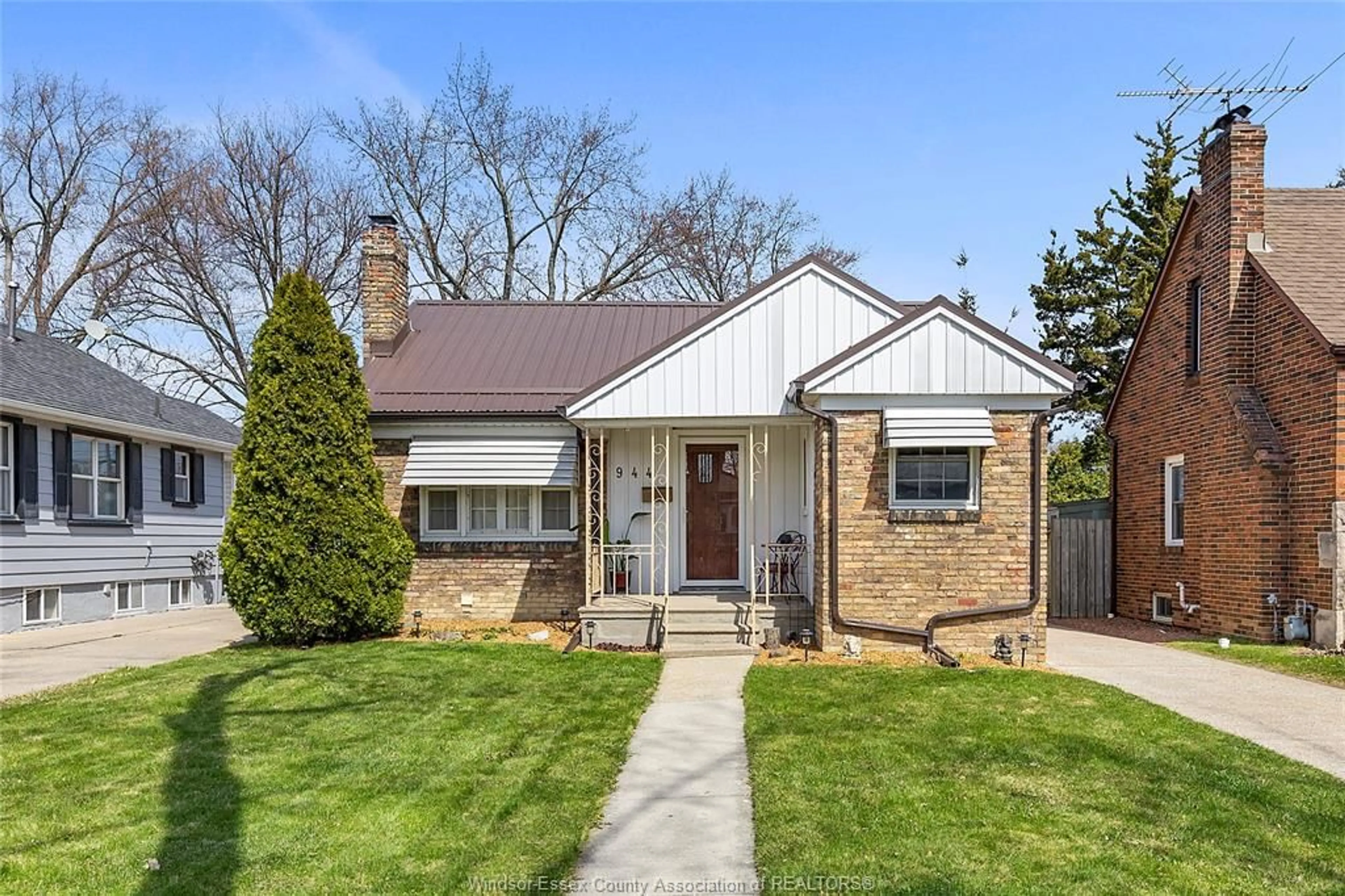 Home with brick exterior material, street for 944 HOMEDALE, Windsor Ontario N8S 2T2