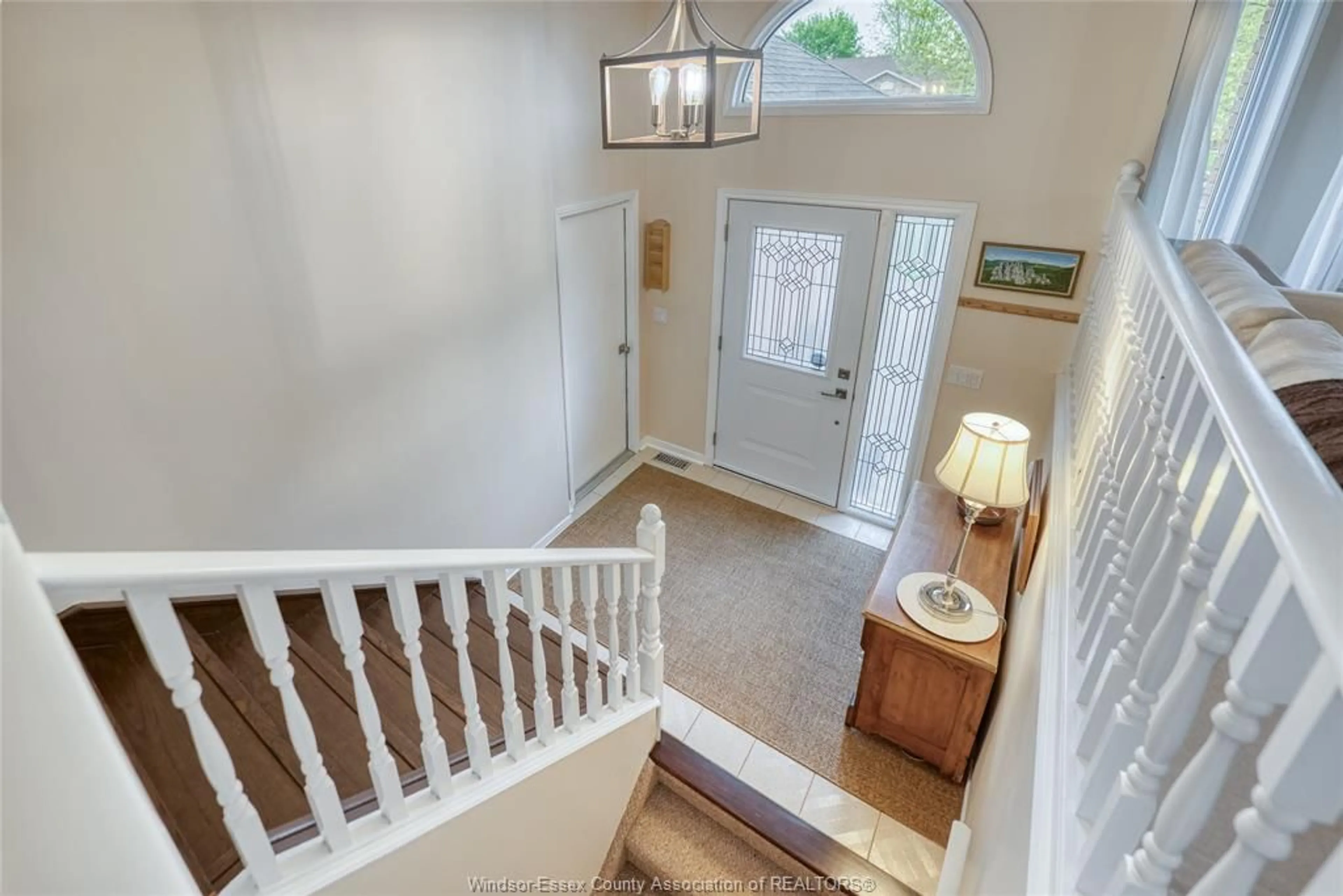 Indoor entryway for 206 MAPLEWOOD Dr, Lakeshore Ontario N8L 1C2