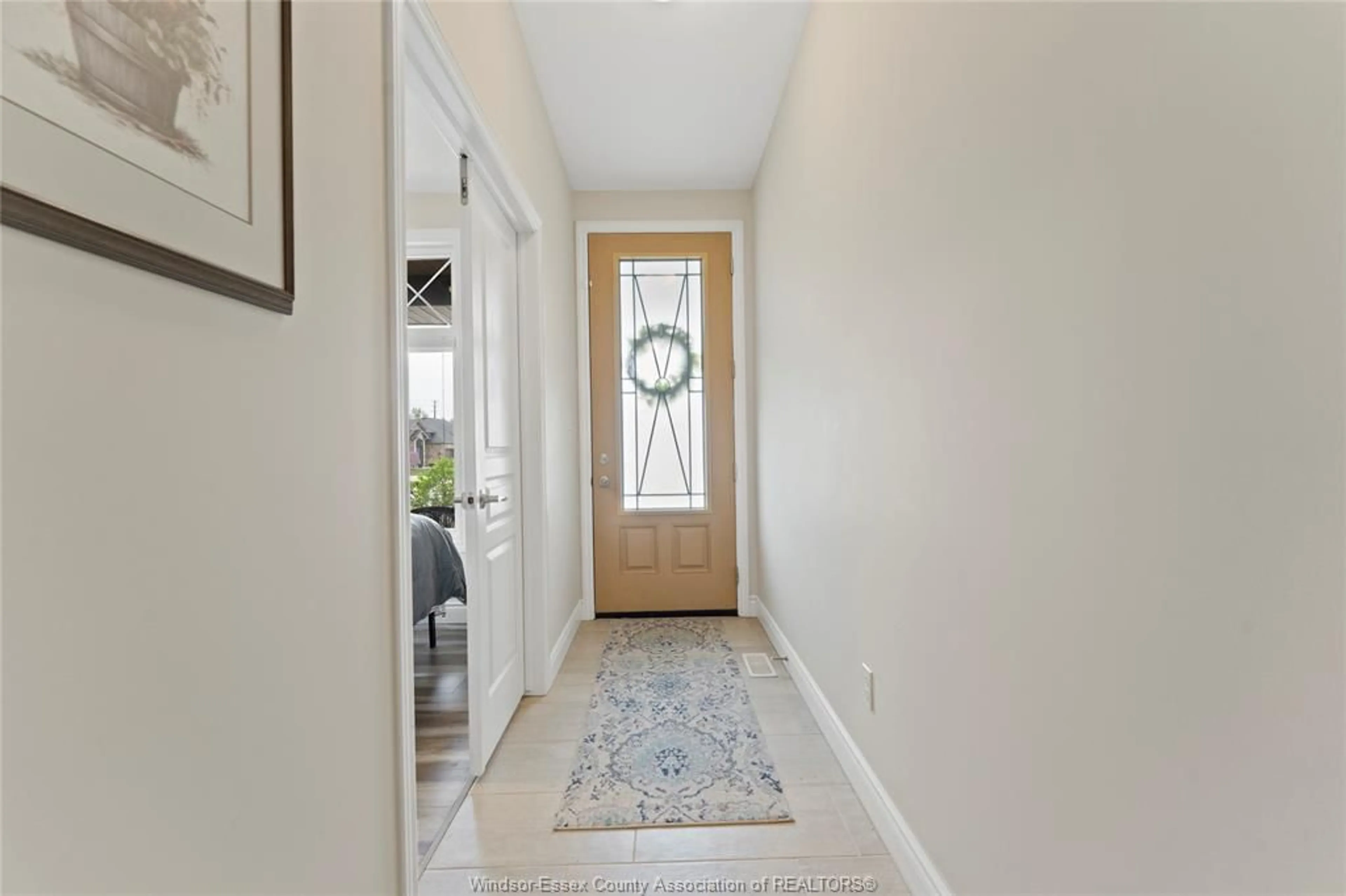 Indoor entryway for 58 HAZEL Cres, Kingsville Ontario N9Y 0B1