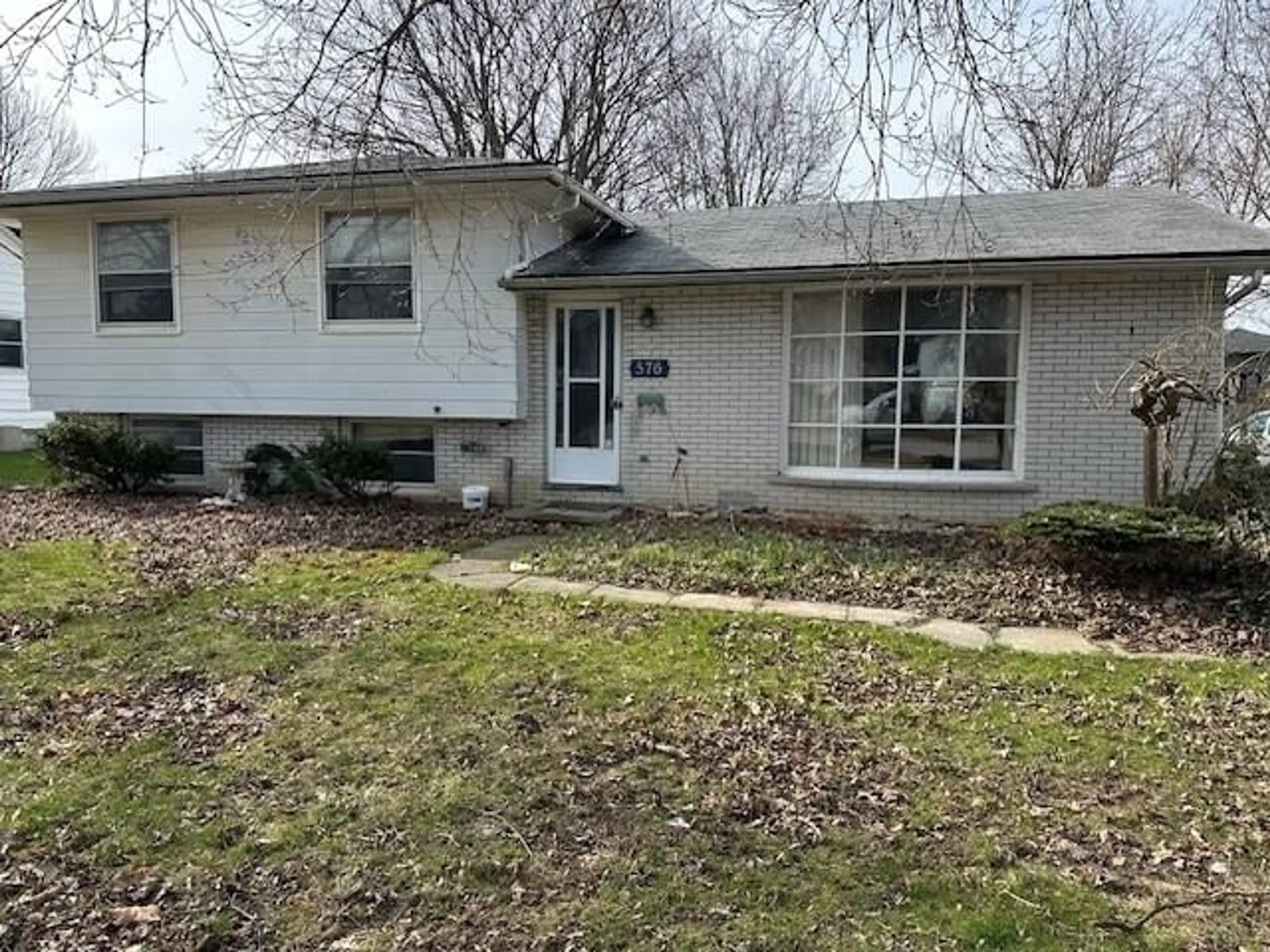 Home with vinyl exterior material, street for 576 SIMCOE St, Warwick-Watford Ontario N0M 2S0