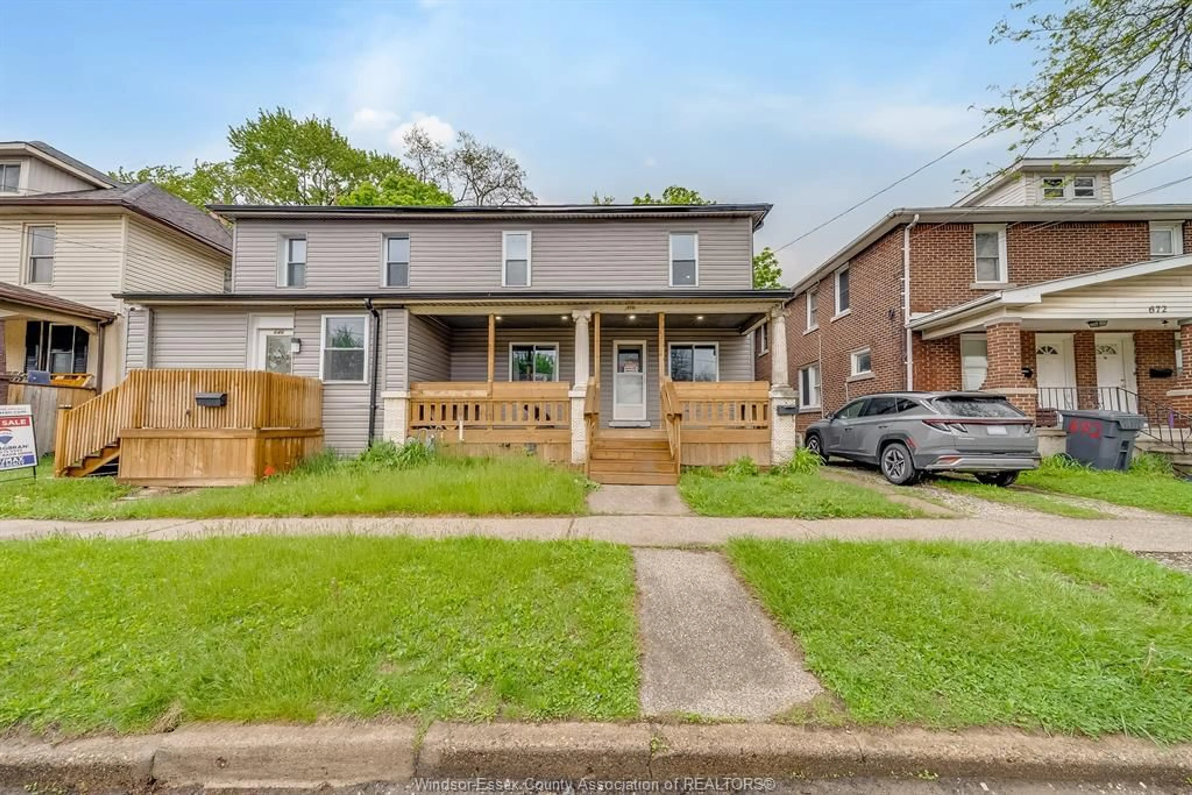 A pic from outside/outdoor area/front of a property/back of a property/a pic from drone, street for 658 TOURNIER, Windsor Ontario N9C 3H2