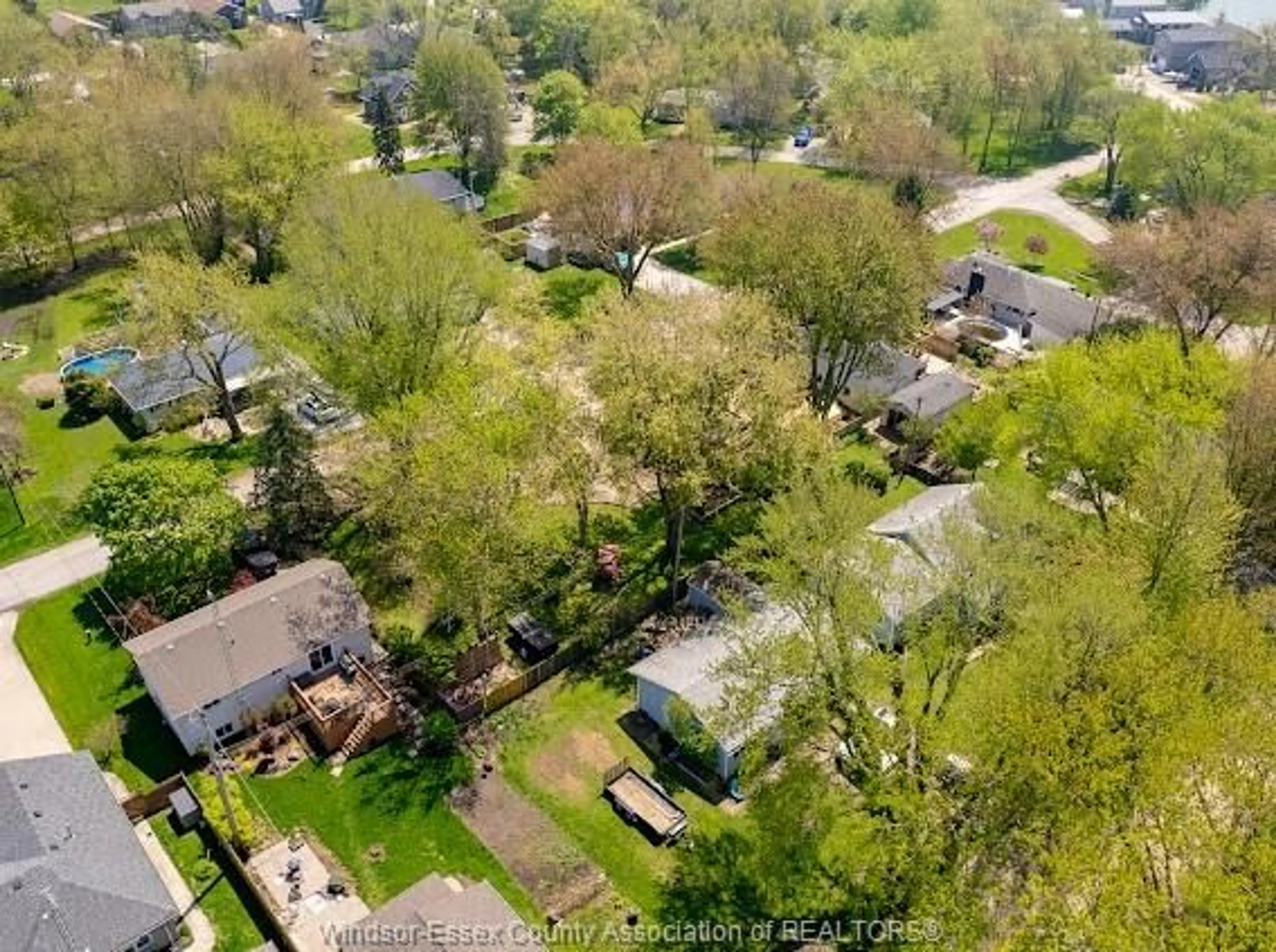 A pic from outside/outdoor area/front of a property/back of a property/a pic from drone, street for 115 ALLISON, Essex Ontario N0R 1G0