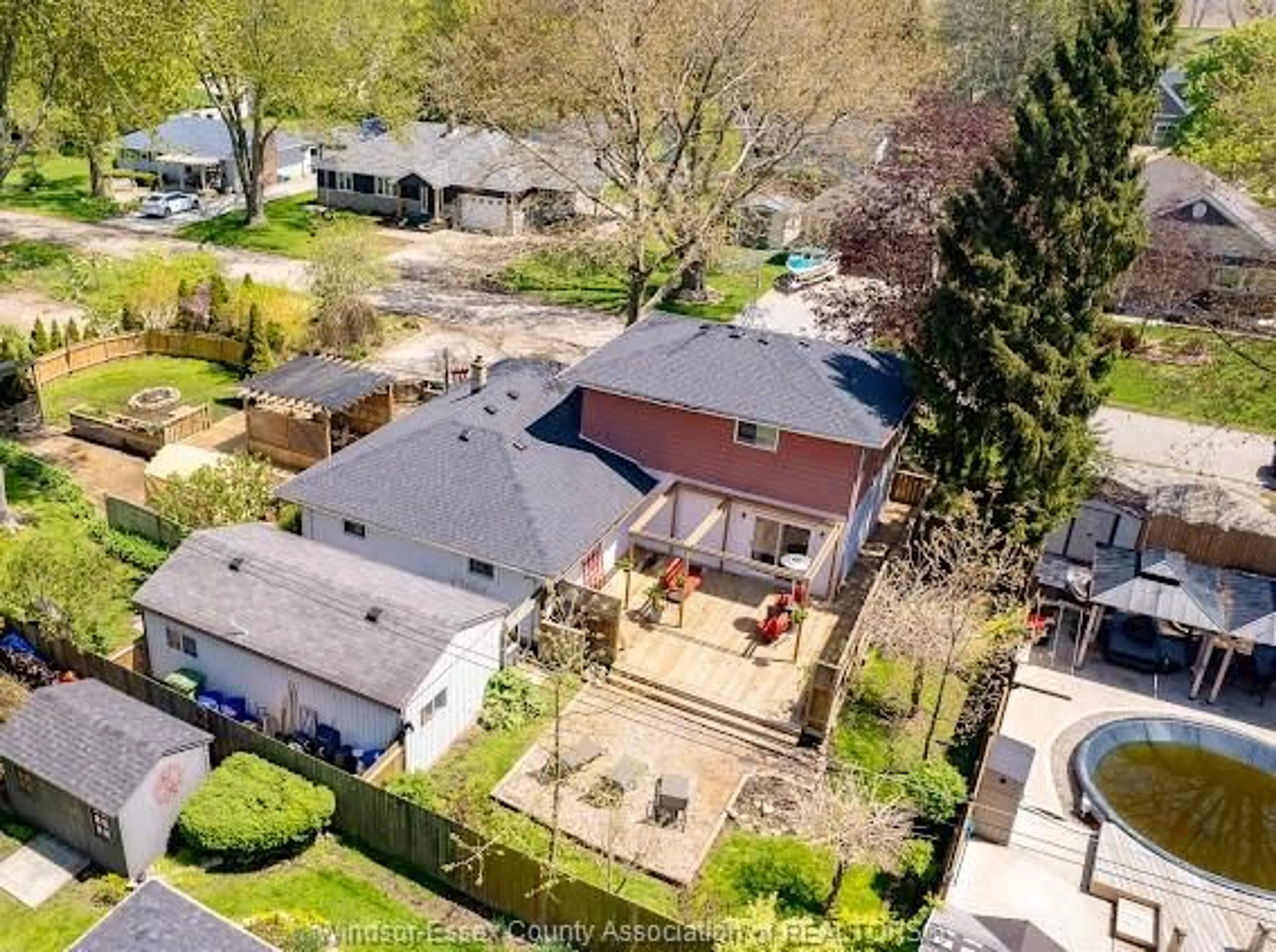 A pic from outside/outdoor area/front of a property/back of a property/a pic from drone, street for 115 ALLISON, Essex Ontario N0R 1G0