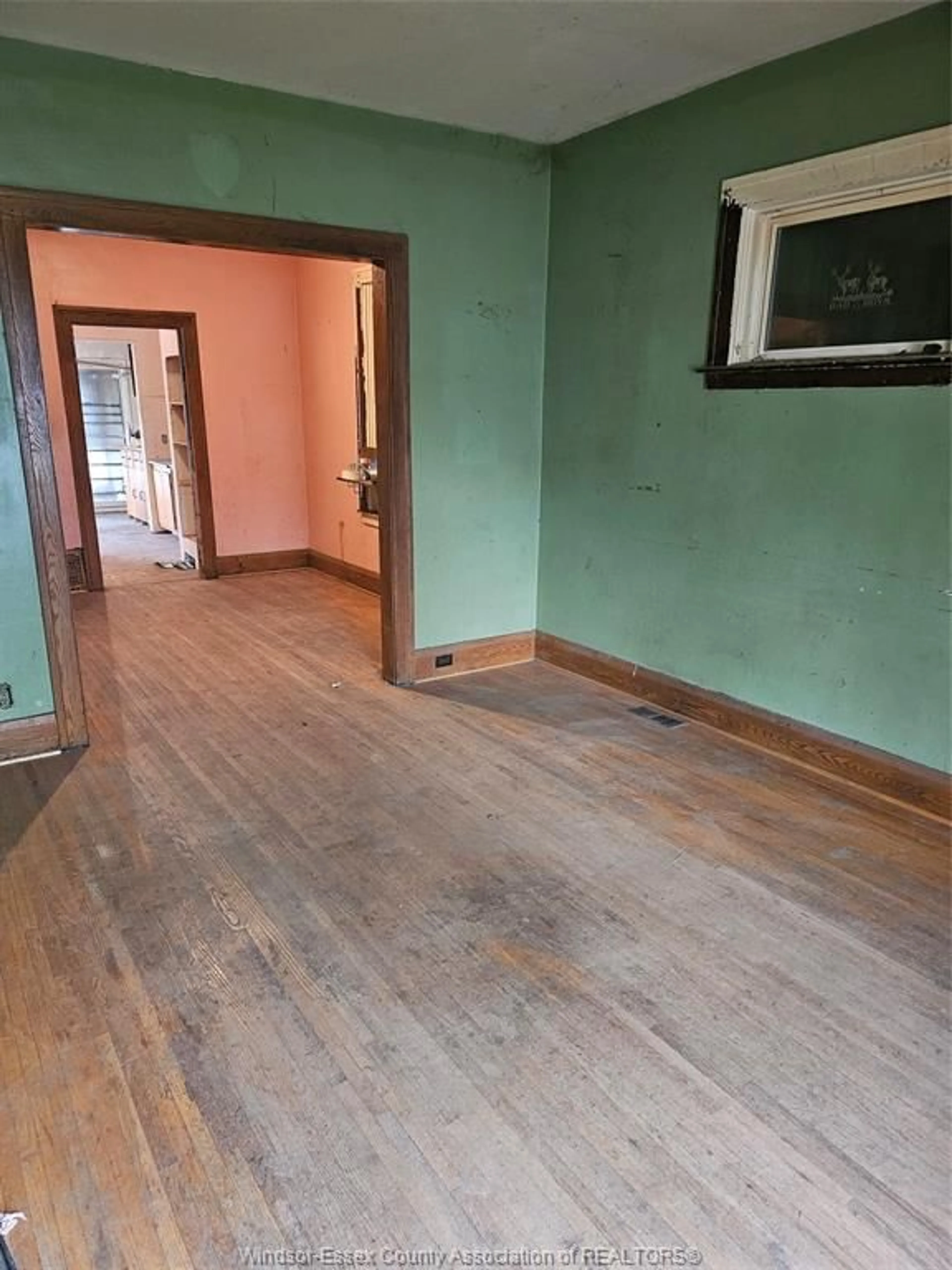 A pic of a room for 1448 LINCOLN, Windsor Ontario N8Y 2J1