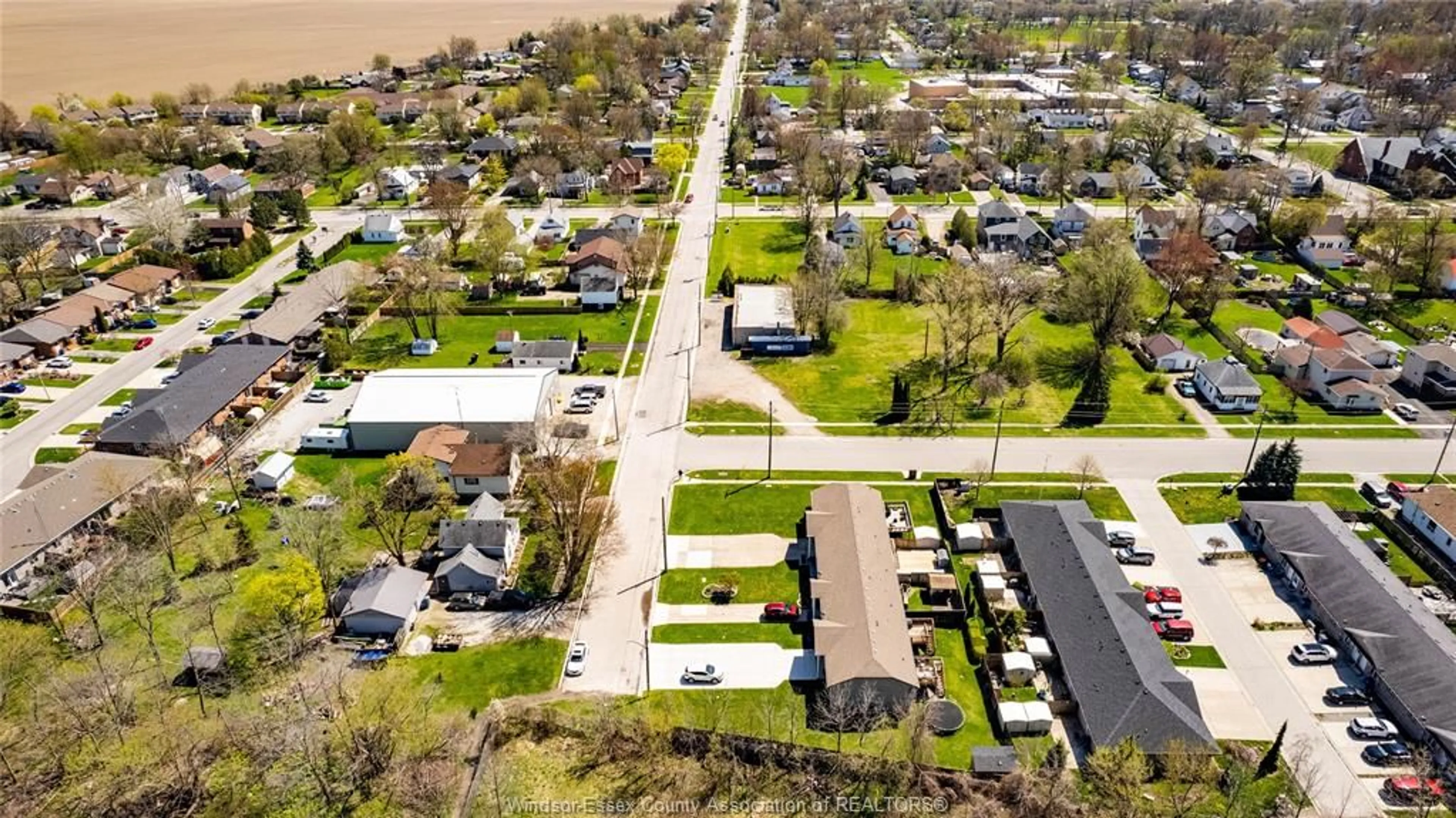 A pic from outside/outdoor area/front of a property/back of a property/a pic from drone, street for 21 ELLA St, Tilbury Ontario N0P 2L0