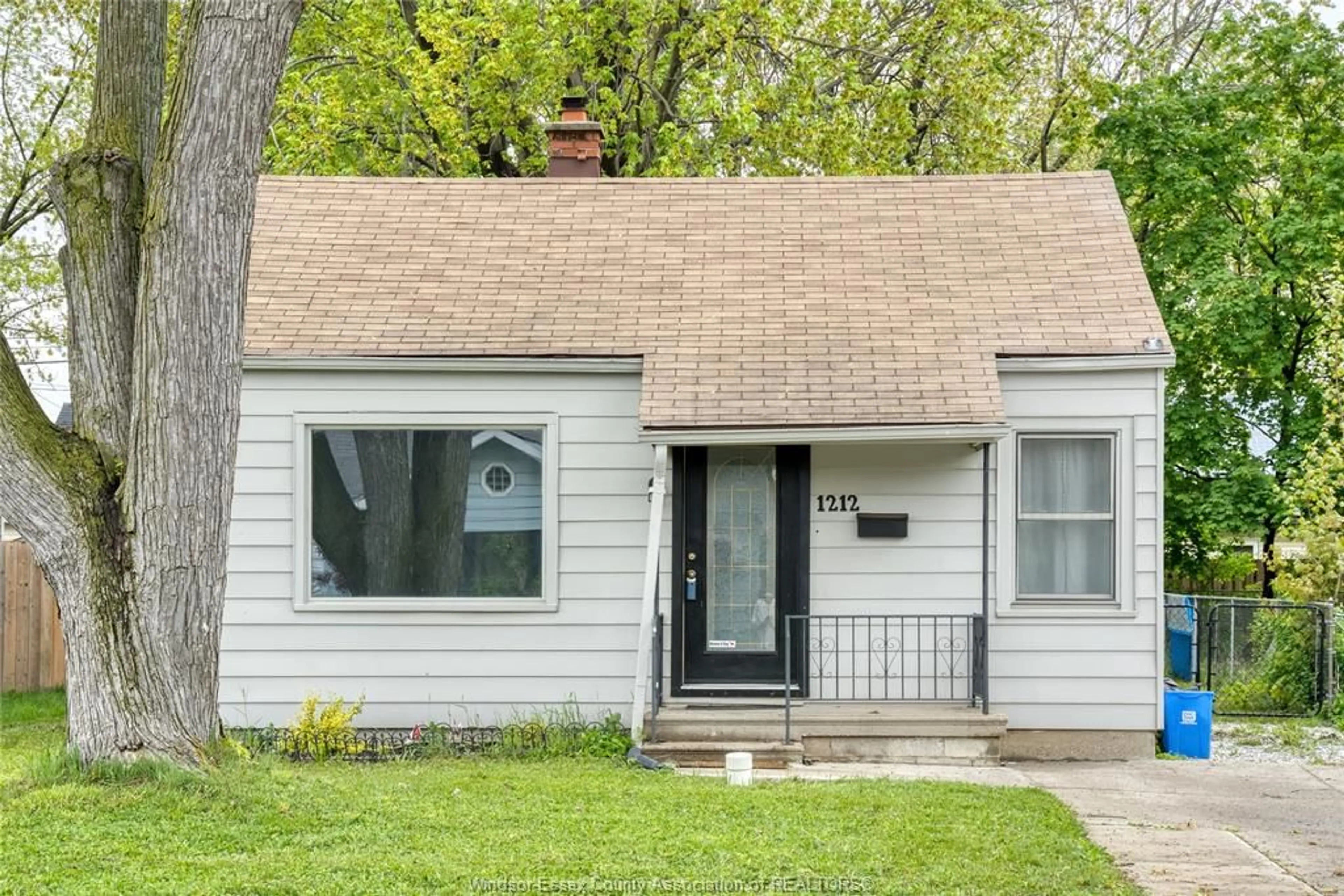 Home with vinyl exterior material, street for 1212 Elm Ave, Windsor Ontario N8X 2B5