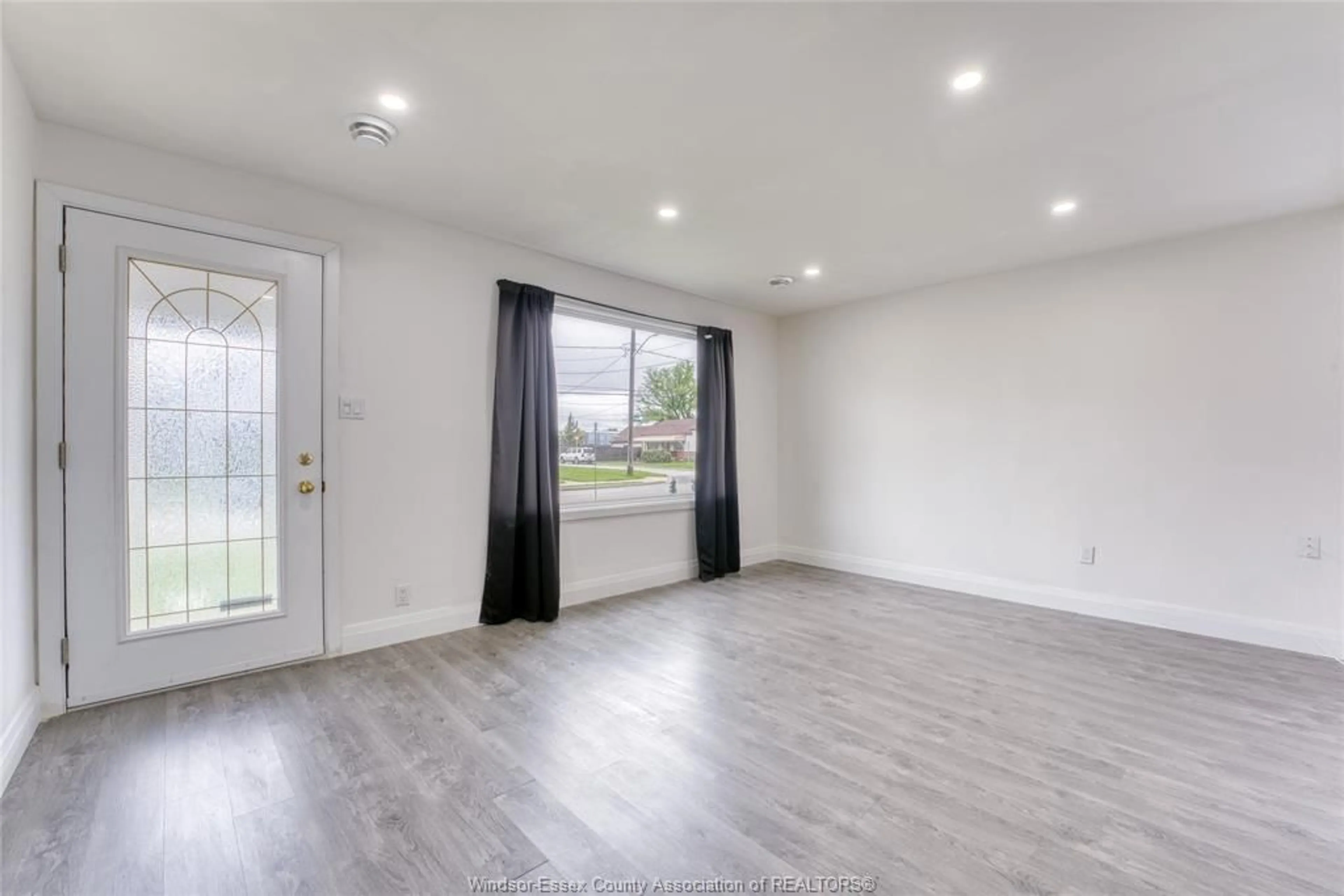 A pic of a room for 1212 Elm Ave, Windsor Ontario N8X 2B5