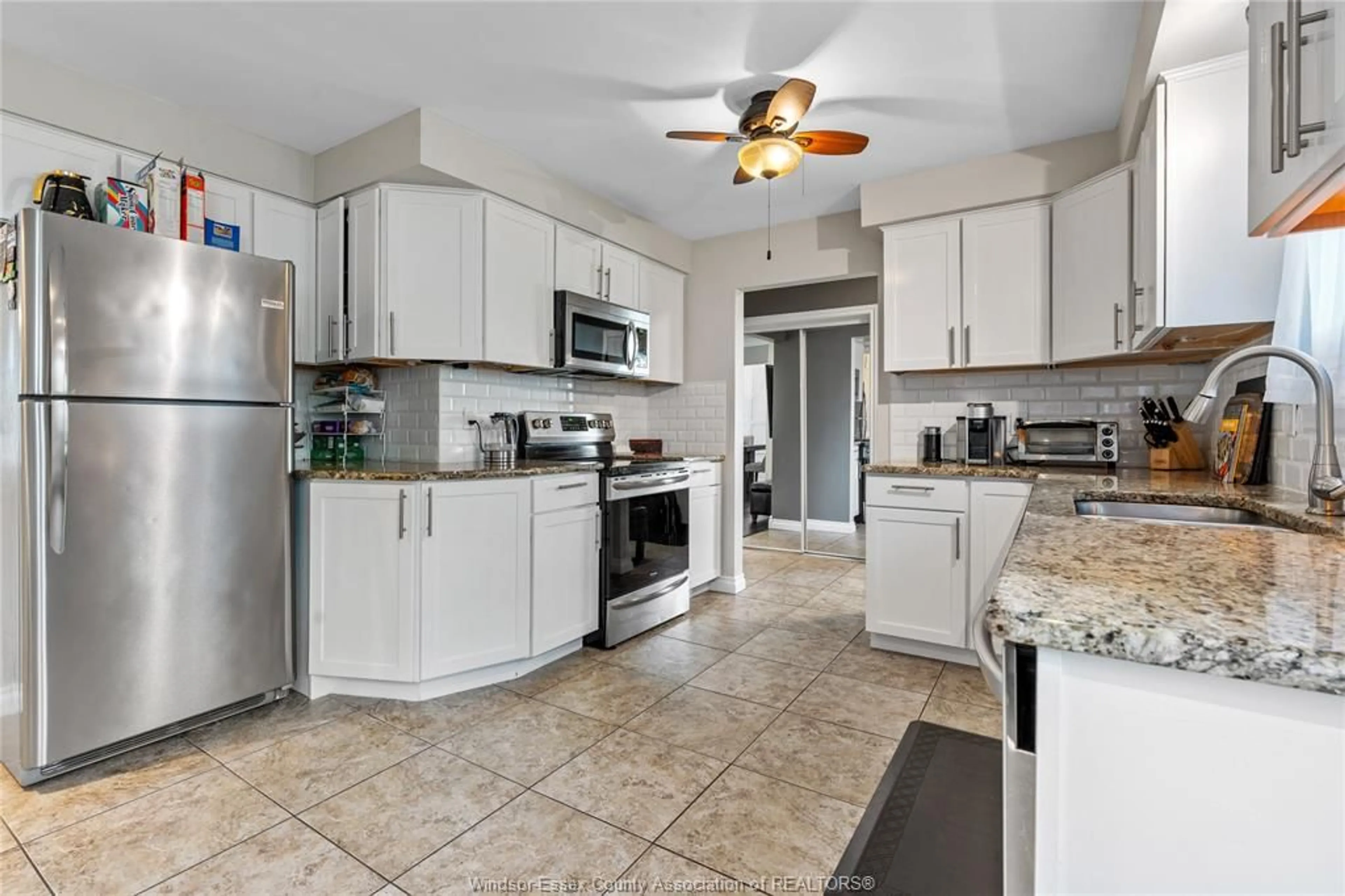 Unknown for 3073 WILDWOOD Dr, Windsor Ontario N8R 1S7