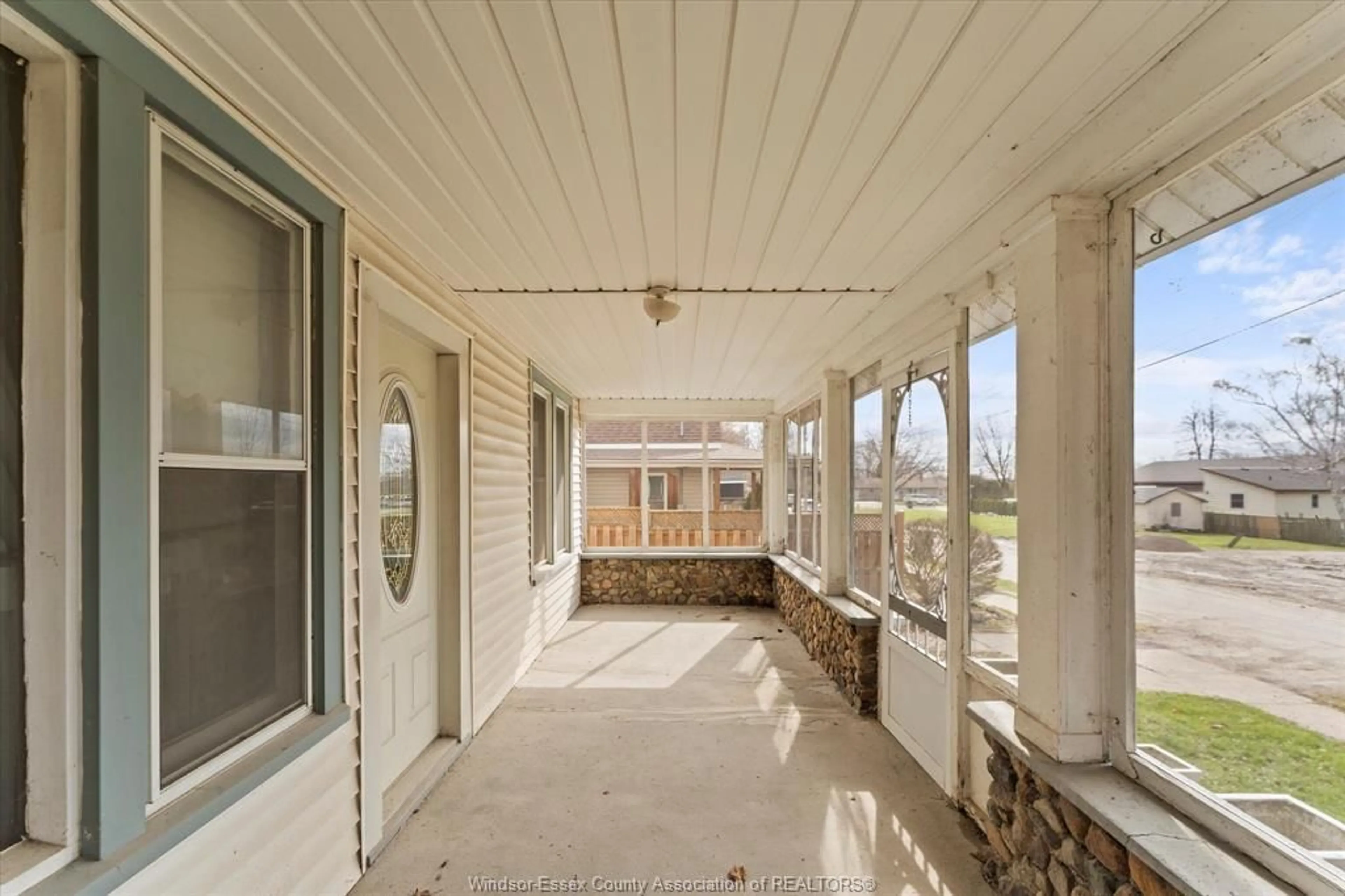 Patio, street for 1560 PRINCE St, Kingsville Ontario N0P 2G0