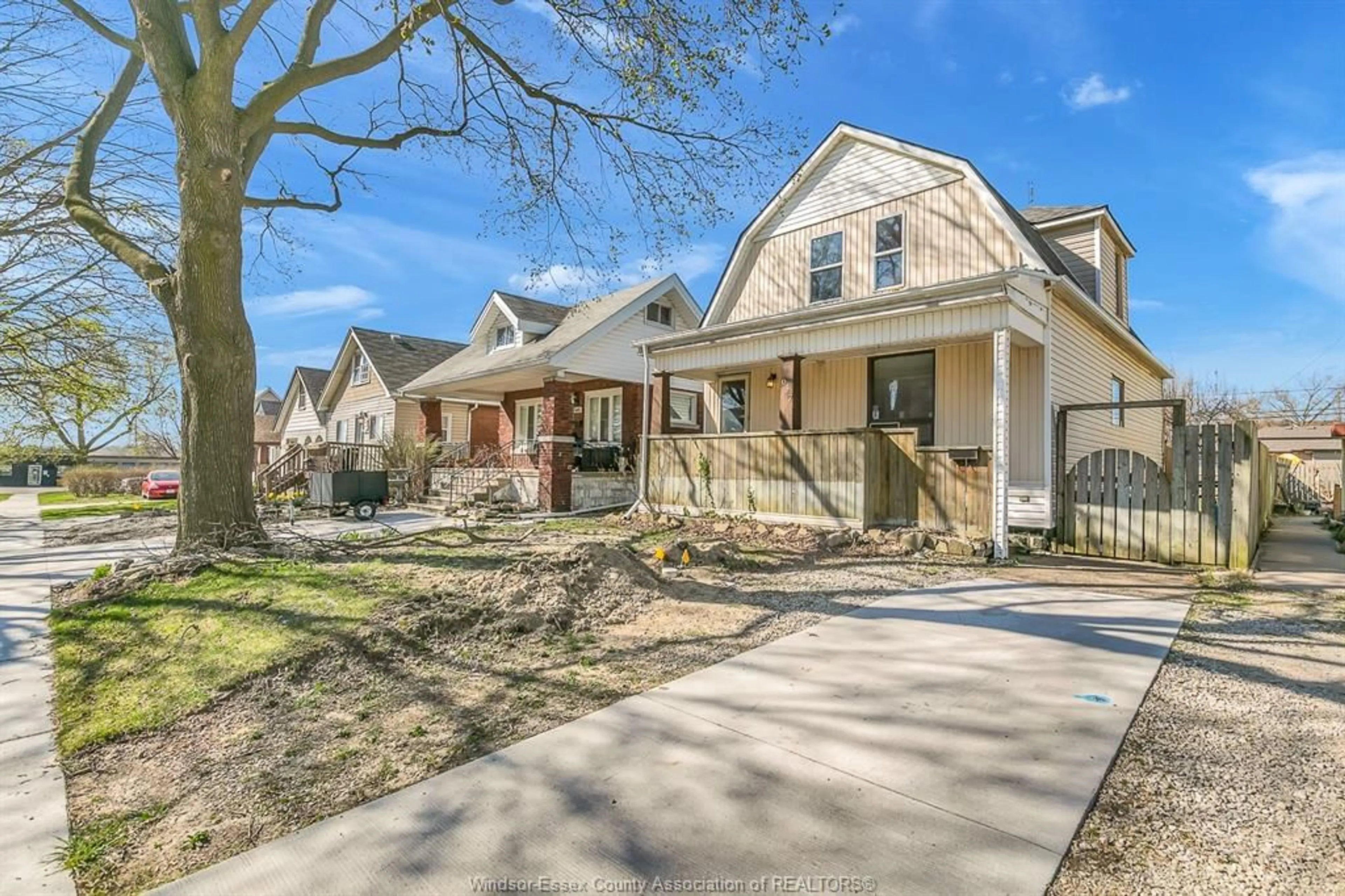 Unknown for 637 CAMERON Ave, Windsor Ontario N9B 1Z2