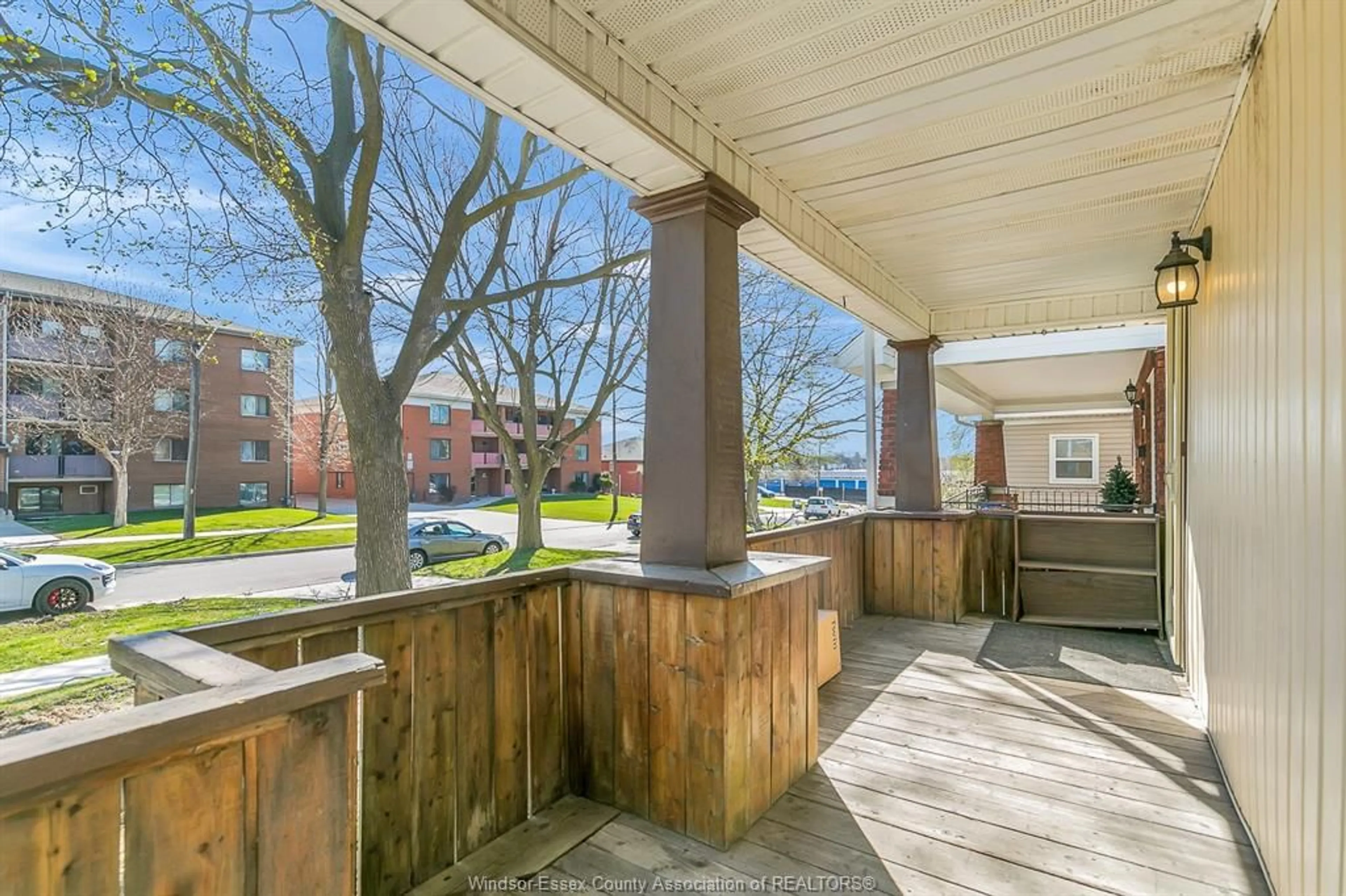 Patio, water/lake/river/ocean view for 637 CAMERON Ave, Windsor Ontario N9B 1Z2