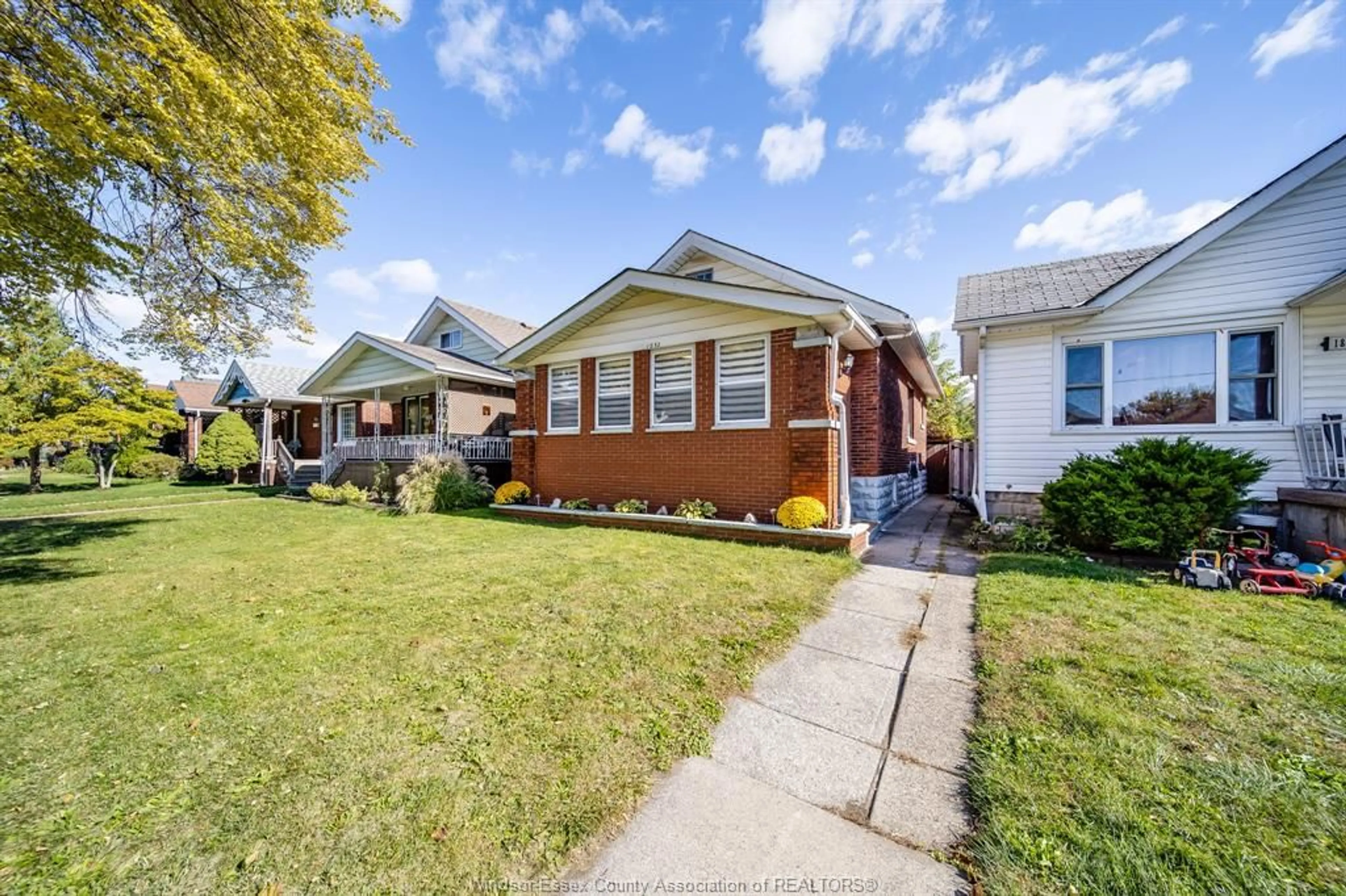 Home with brick exterior material, street for 1832 GLADSTONE, Windsor Ontario N8W 2N3