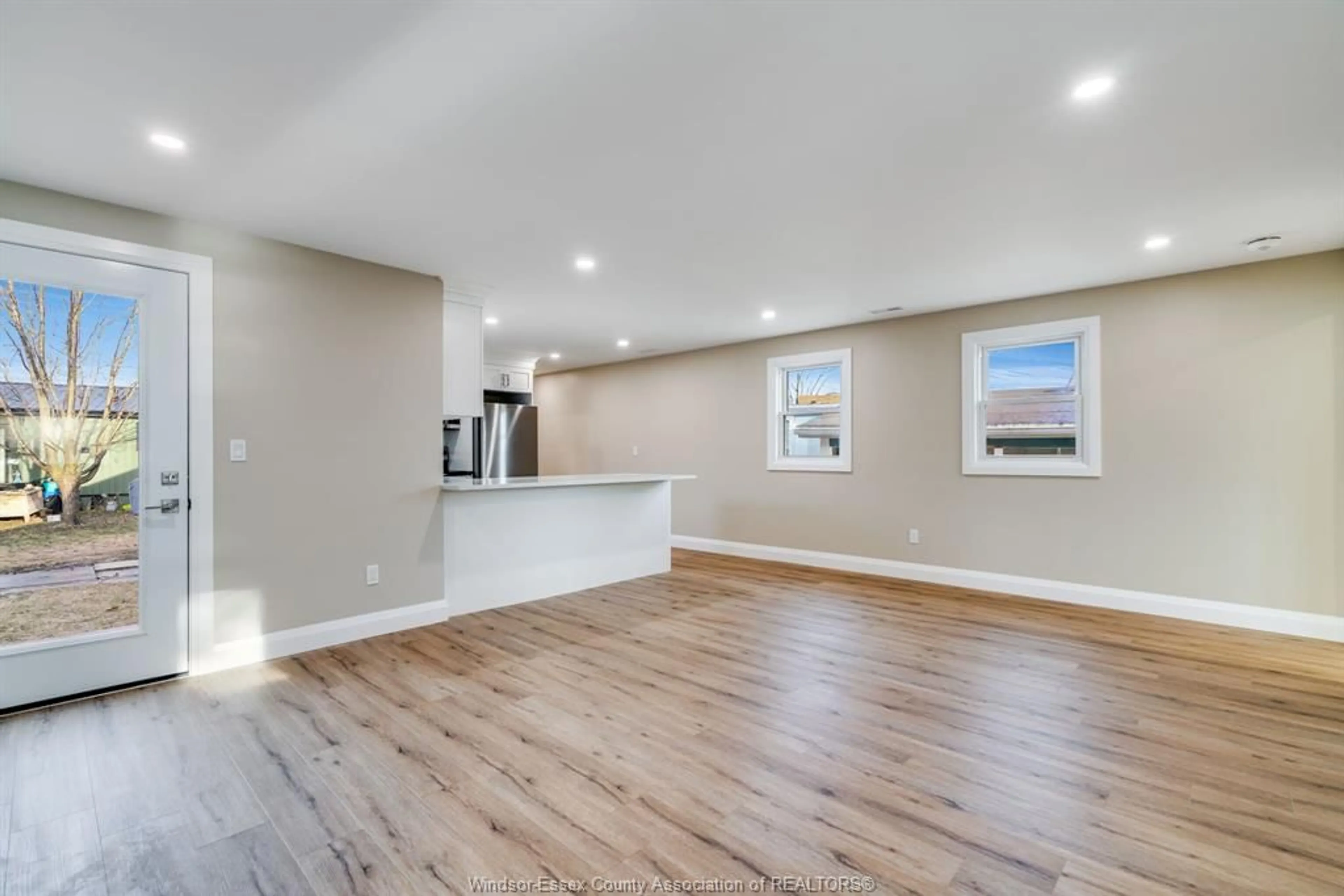 Open concept kitchen, wood/laminate floor for 220 David Crt, Essex Ontario N8M 2B2