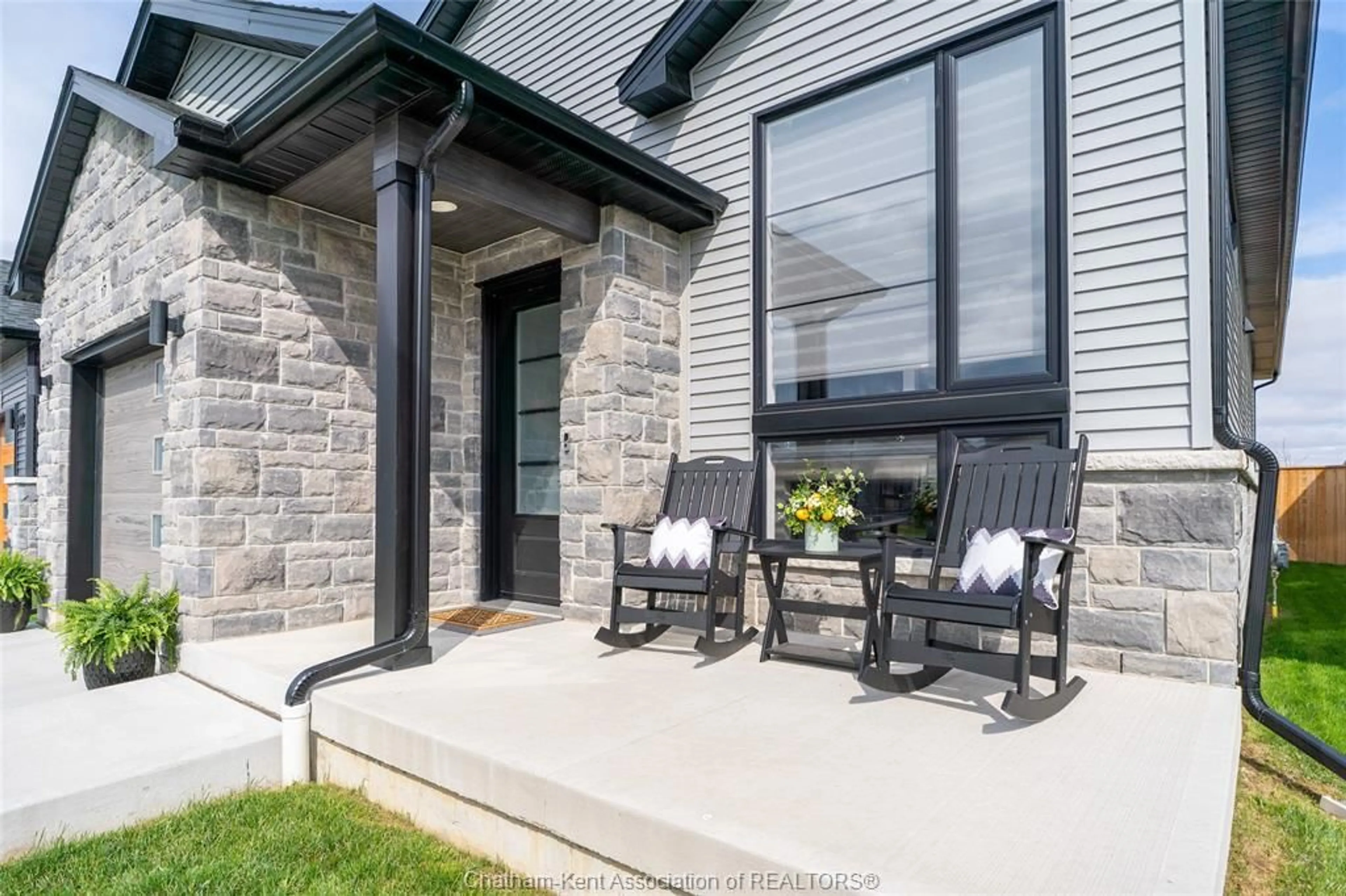 Patio, street for 17 Baffin Way, Chatham Ontario N7L 0C4