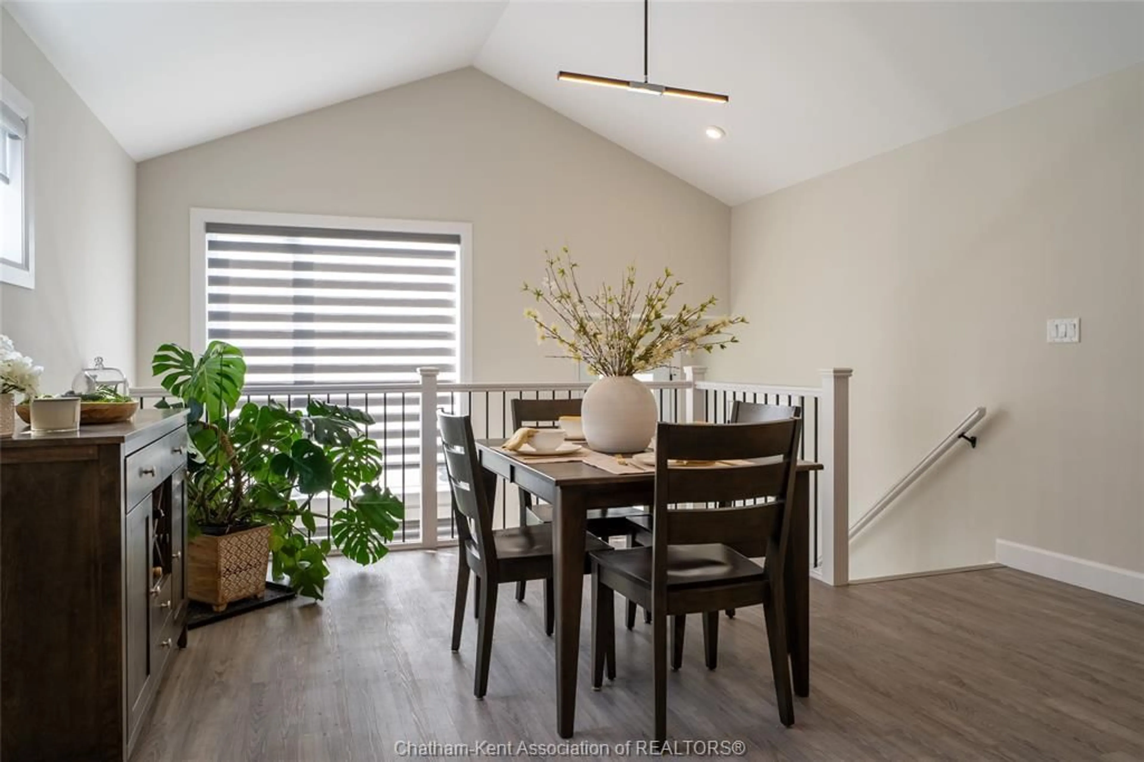 Dining room, wood/laminate floor for 17 Baffin Way, Chatham Ontario N7L 0C4