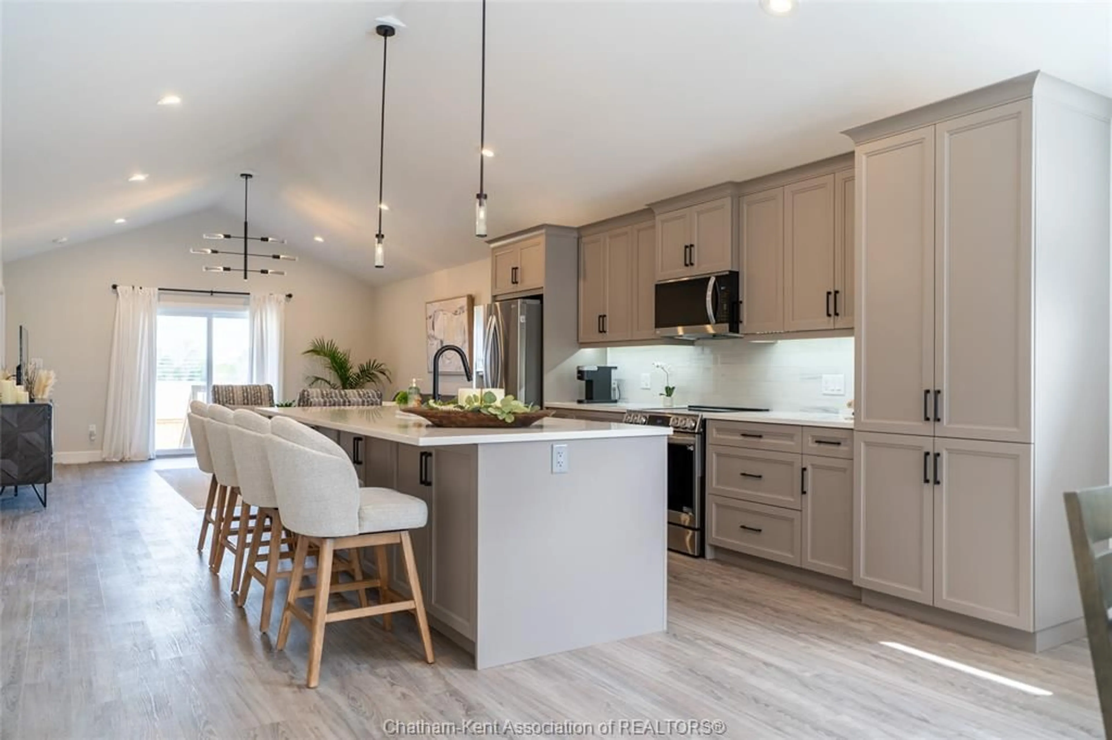 Open concept kitchen, unknown for 17 Baffin Way, Chatham Ontario N7L 0C4