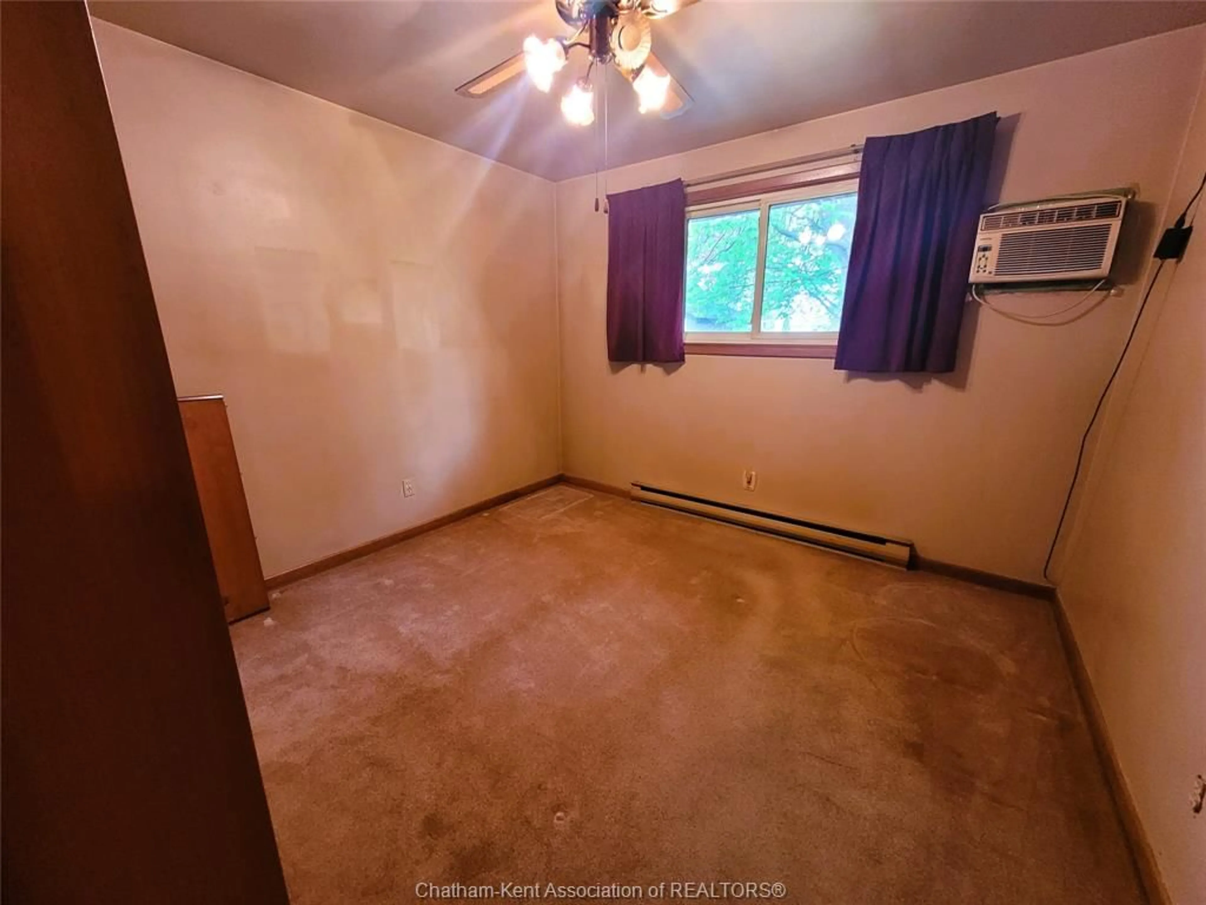 A pic of a room for 13 Maple St, Wallaceburg Ontario N8A 4R9