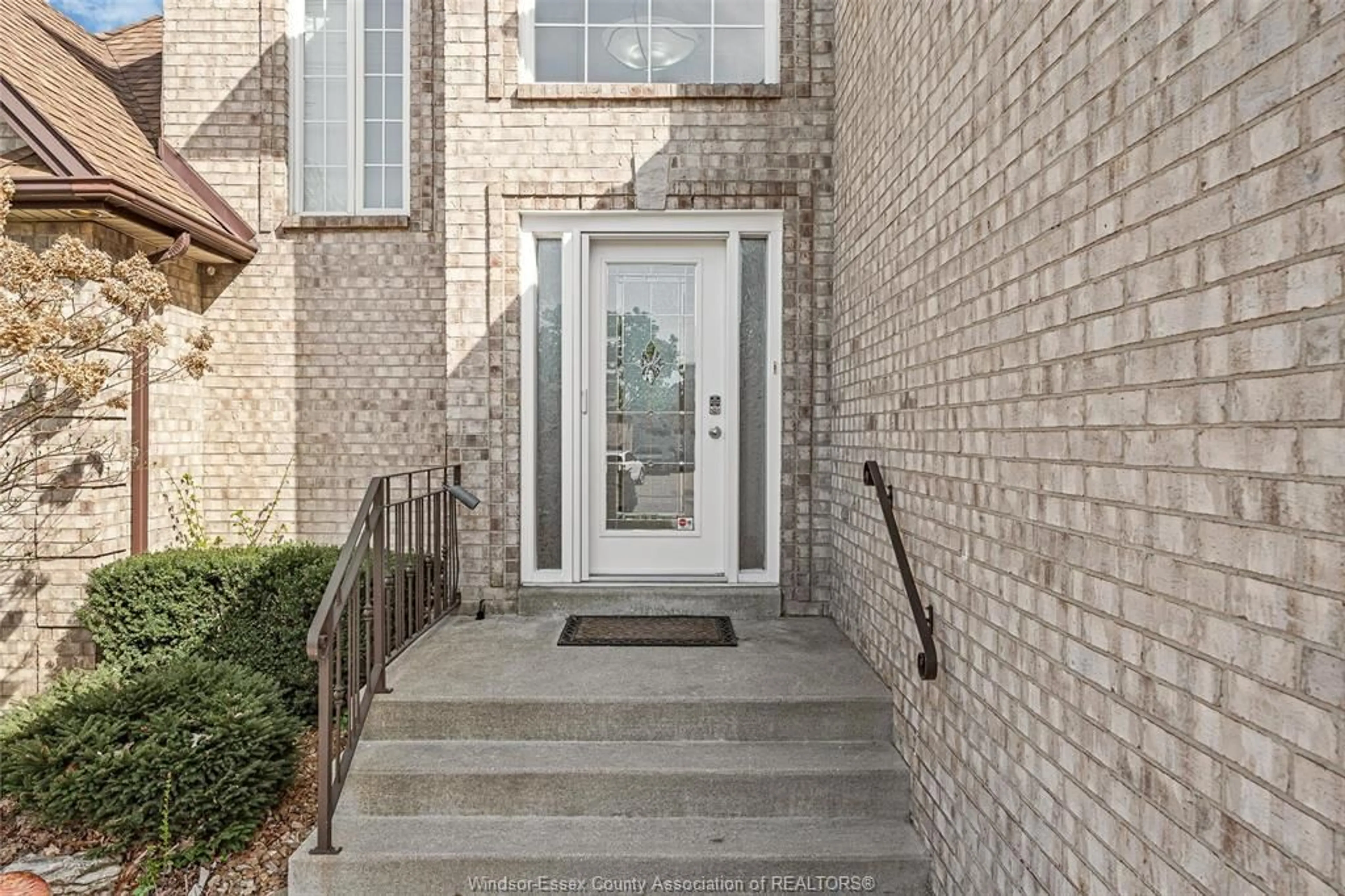 Unknown for 4520 CENTRE LAKE Dr, Windsor Ontario N9G 2R1