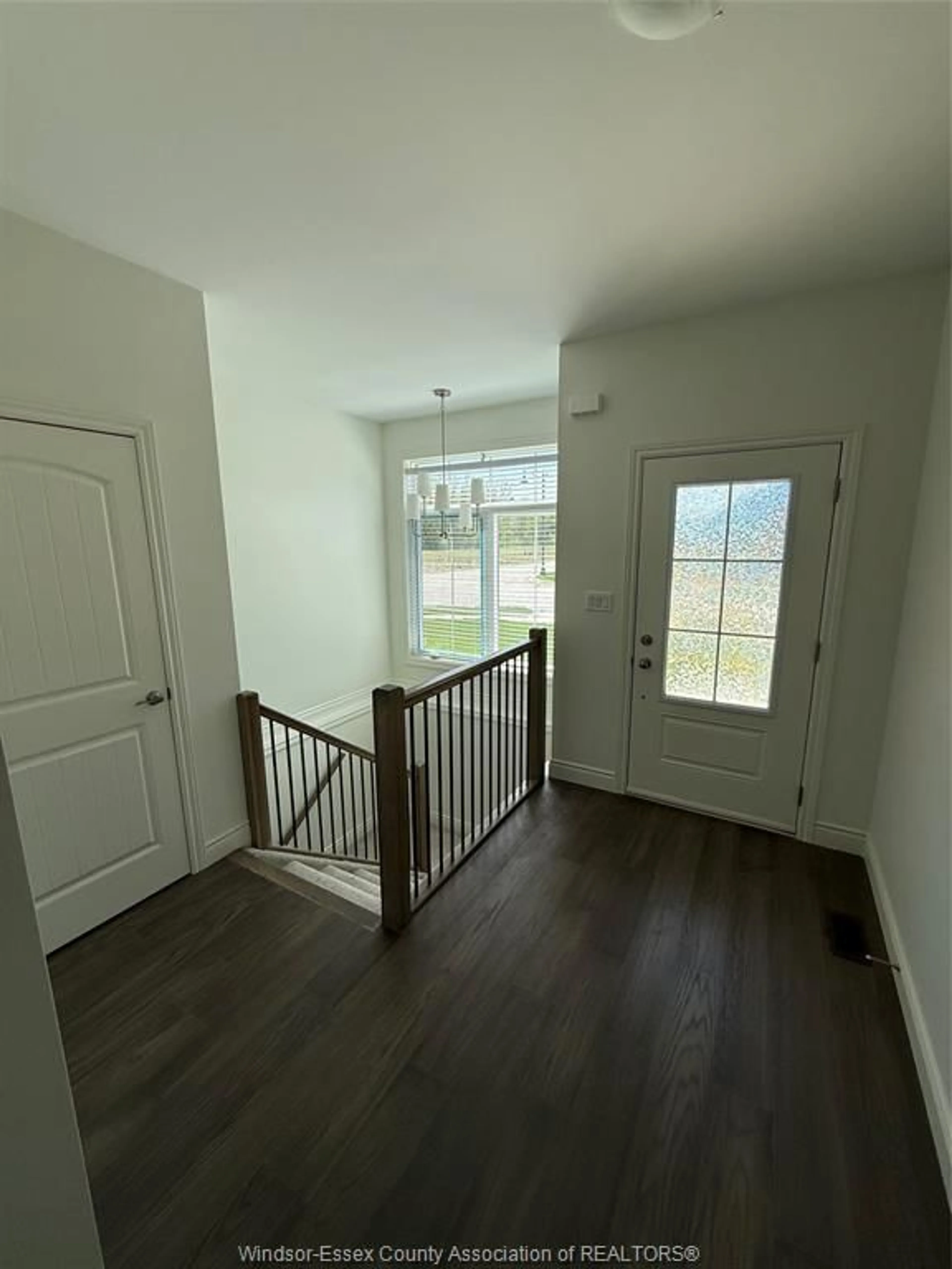 Indoor entryway for 514 WATER, Amherstburg Ontario N9V 0H1