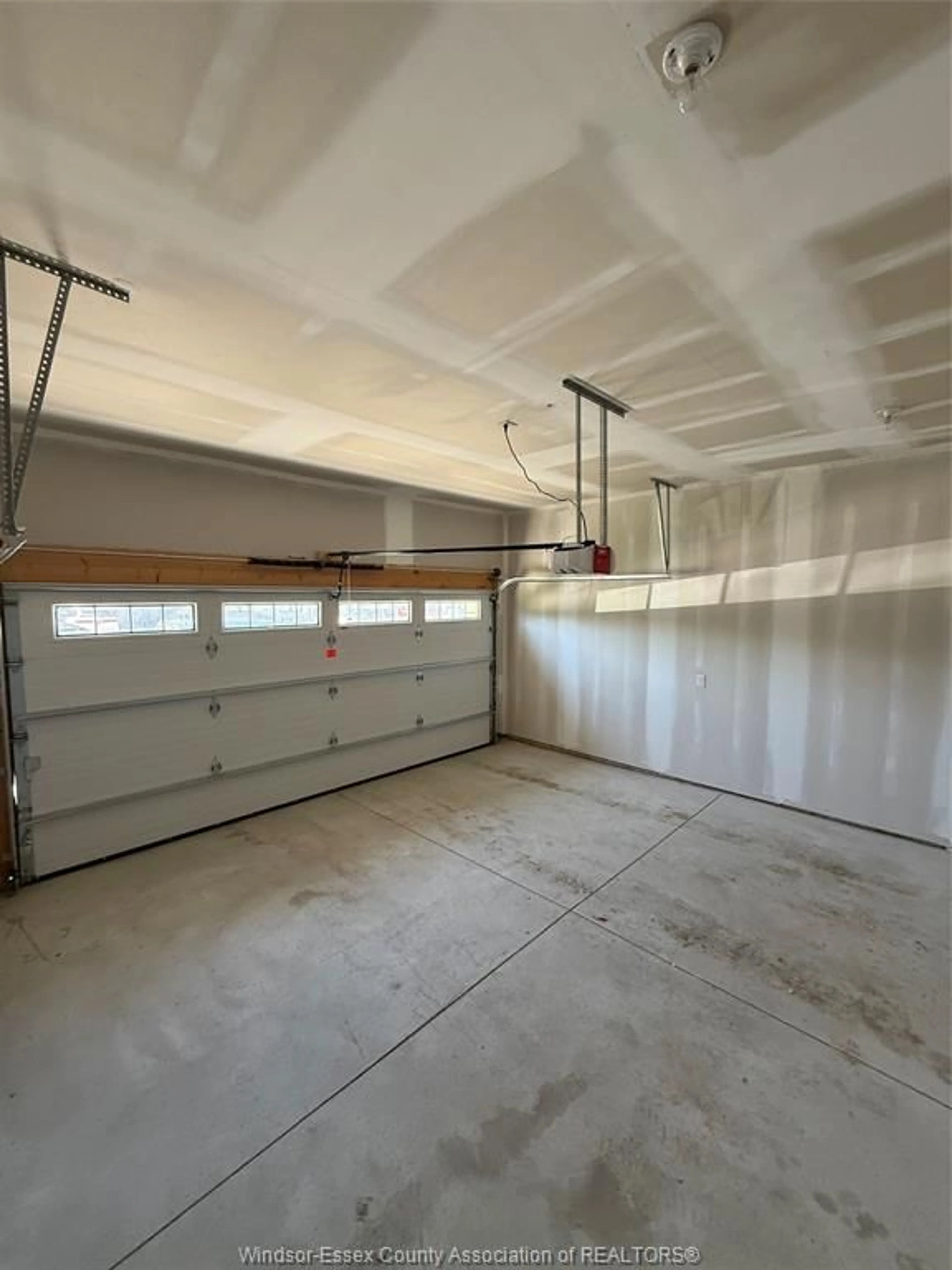 Indoor garage for 514 WATER, Amherstburg Ontario N9V 0H1