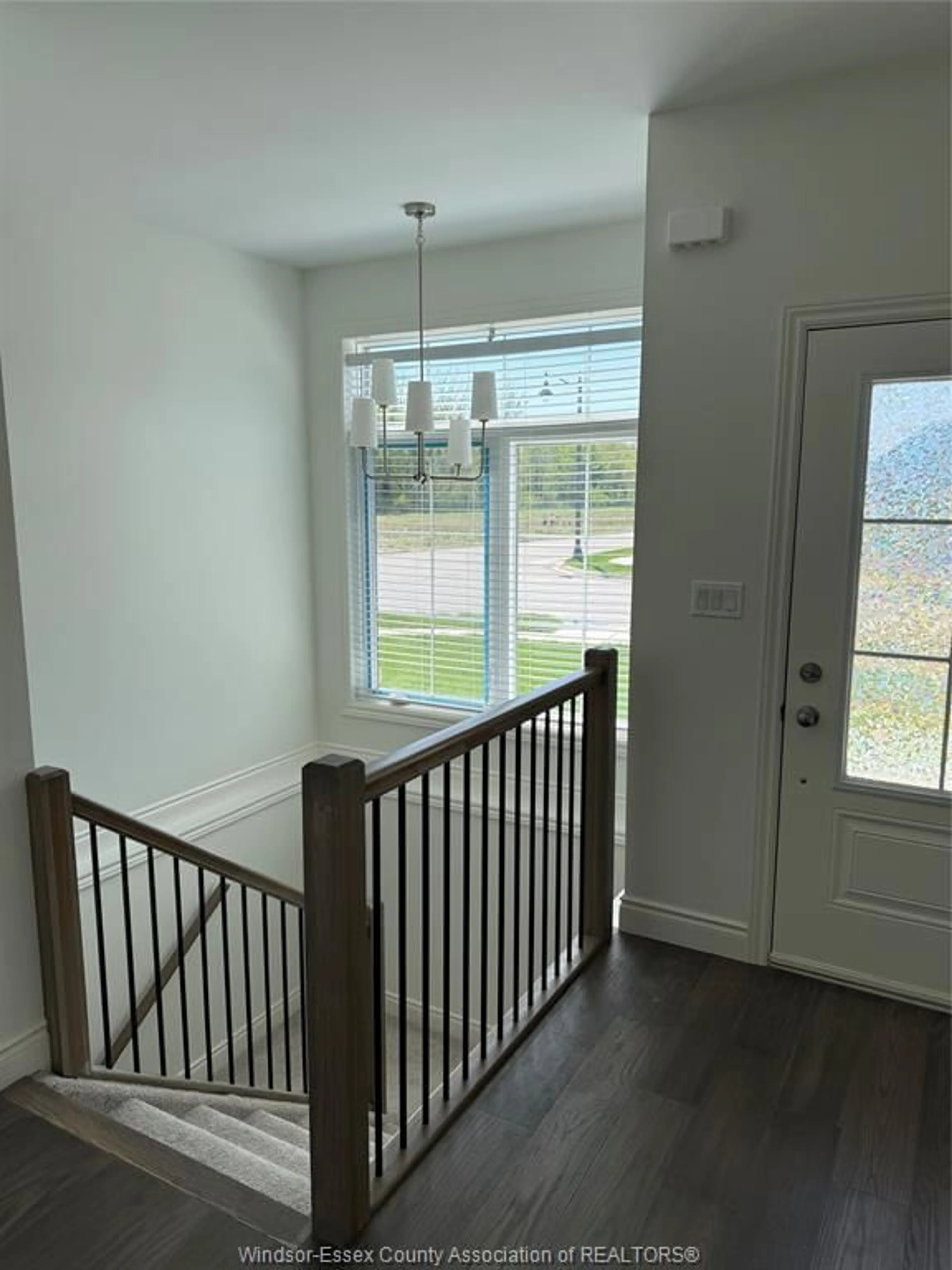 Indoor entryway for 514 WATER, Amherstburg Ontario N9V 0H1