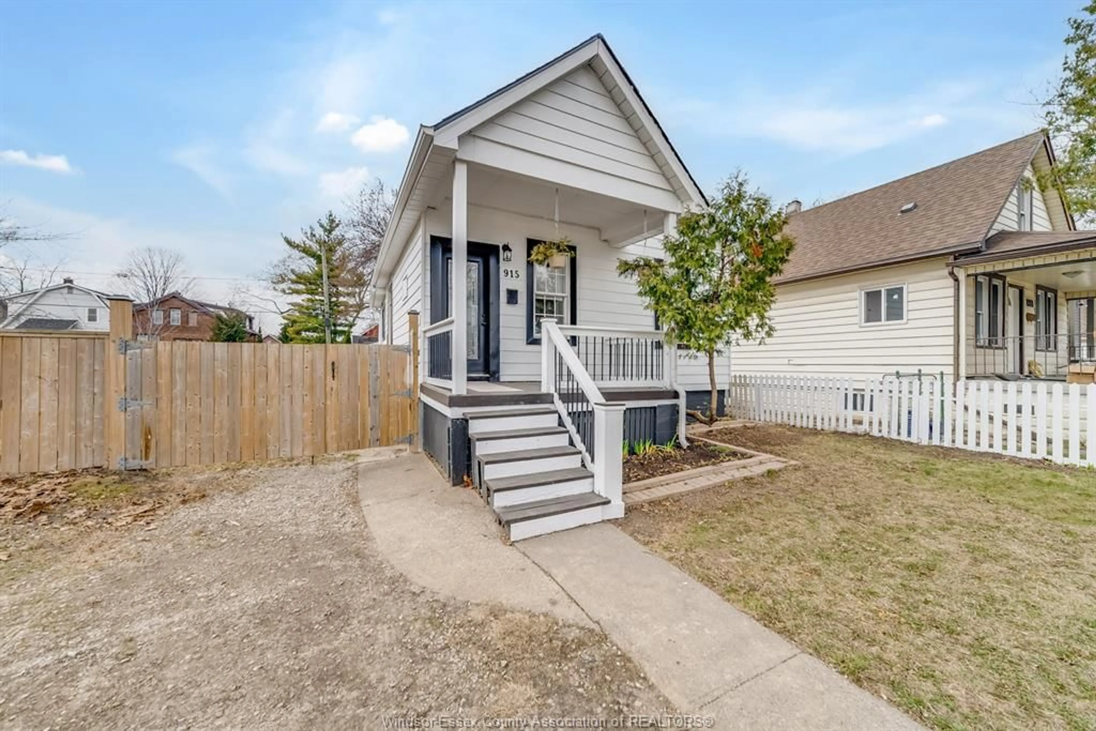 Unknown for 915 MCKAY Ave, Windsor Ontario N9B 2A4