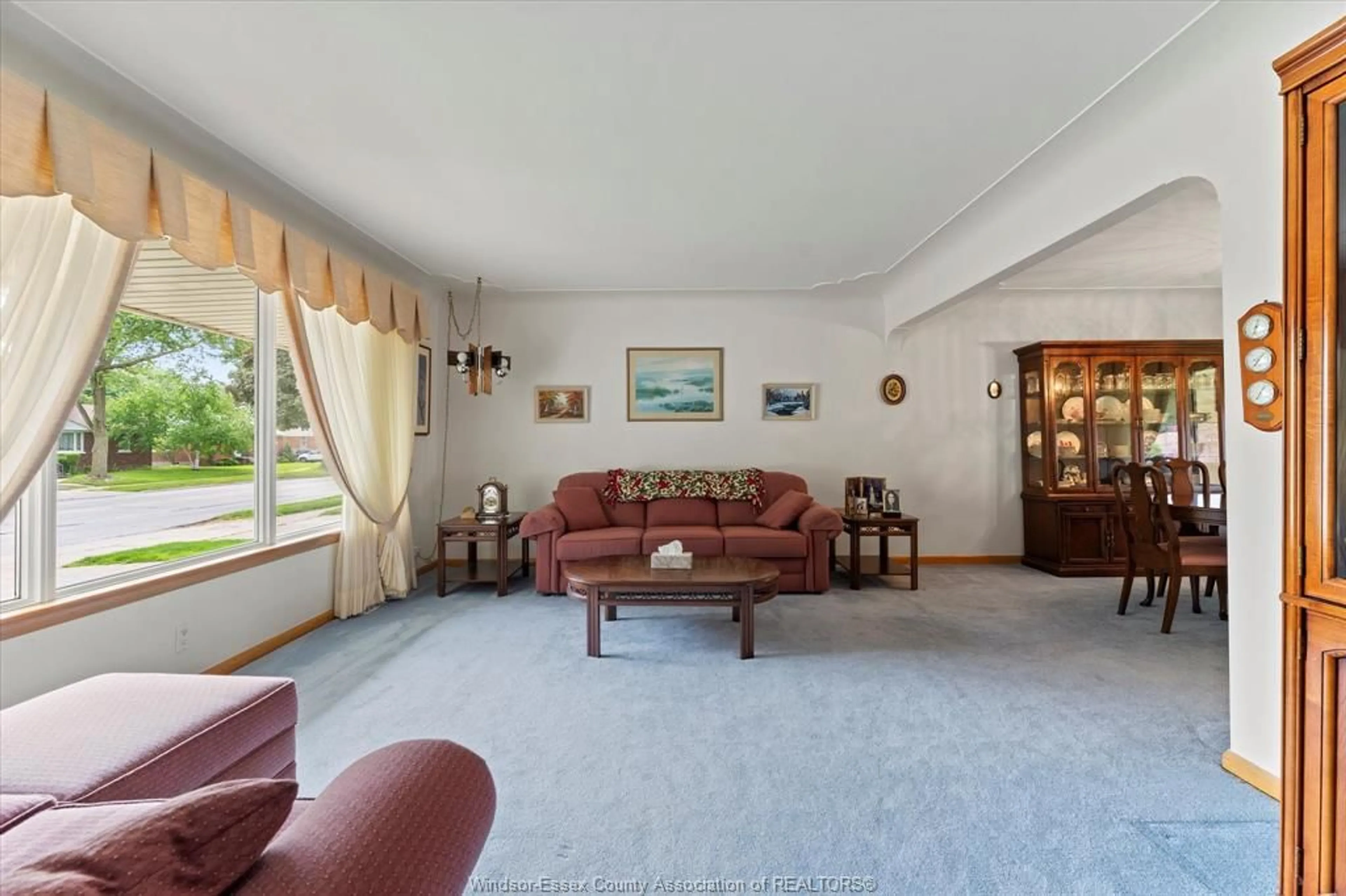Living room with furniture, unknown for 2705 DOMINION Blvd, Windsor Ontario N9E 2M7