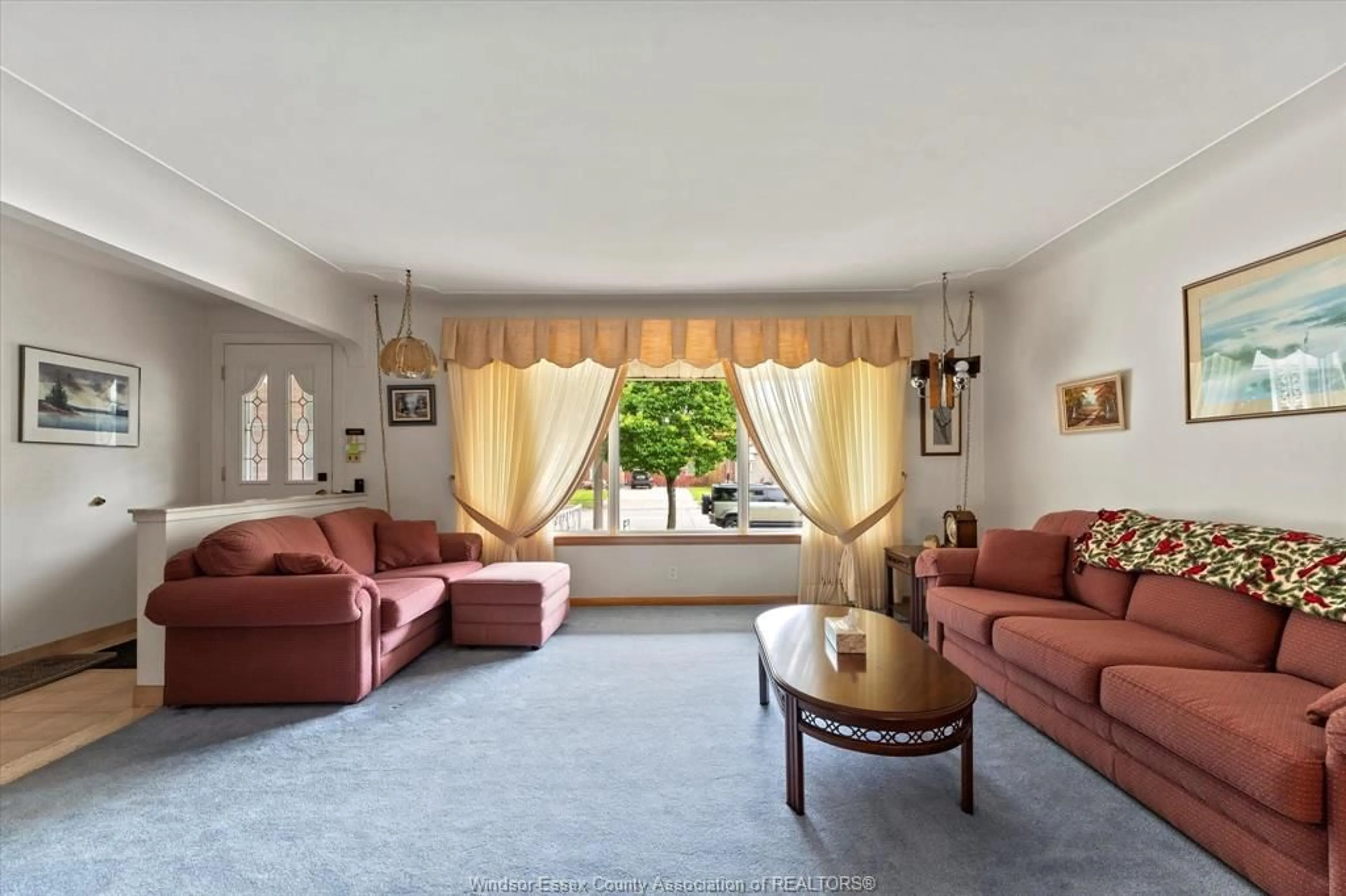 Living room with furniture, unknown for 2705 DOMINION Blvd, Windsor Ontario N9E 2M7