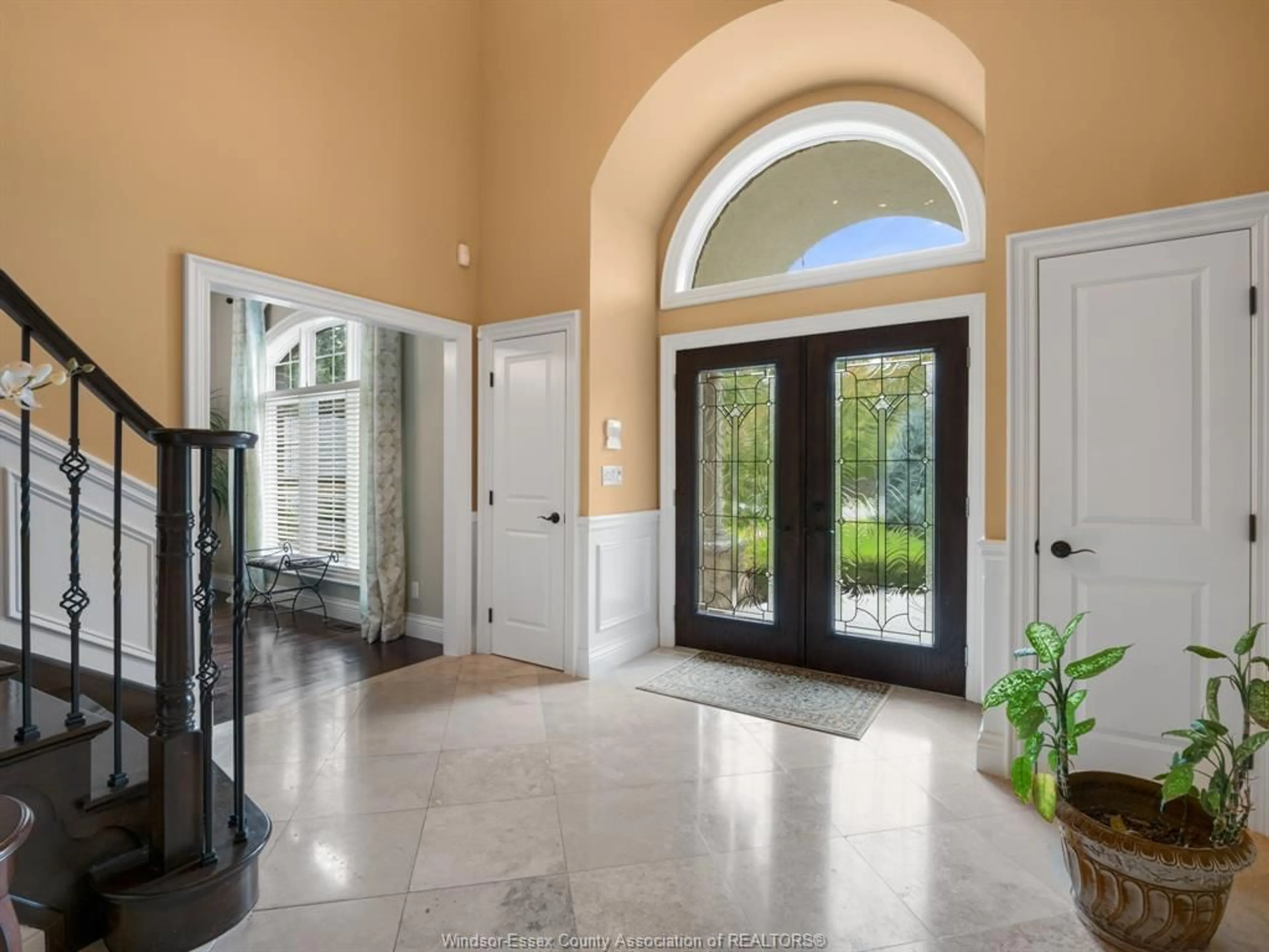 Indoor entryway for 6515 MATCHETTE Rd, LaSalle Ontario N9J 2J9