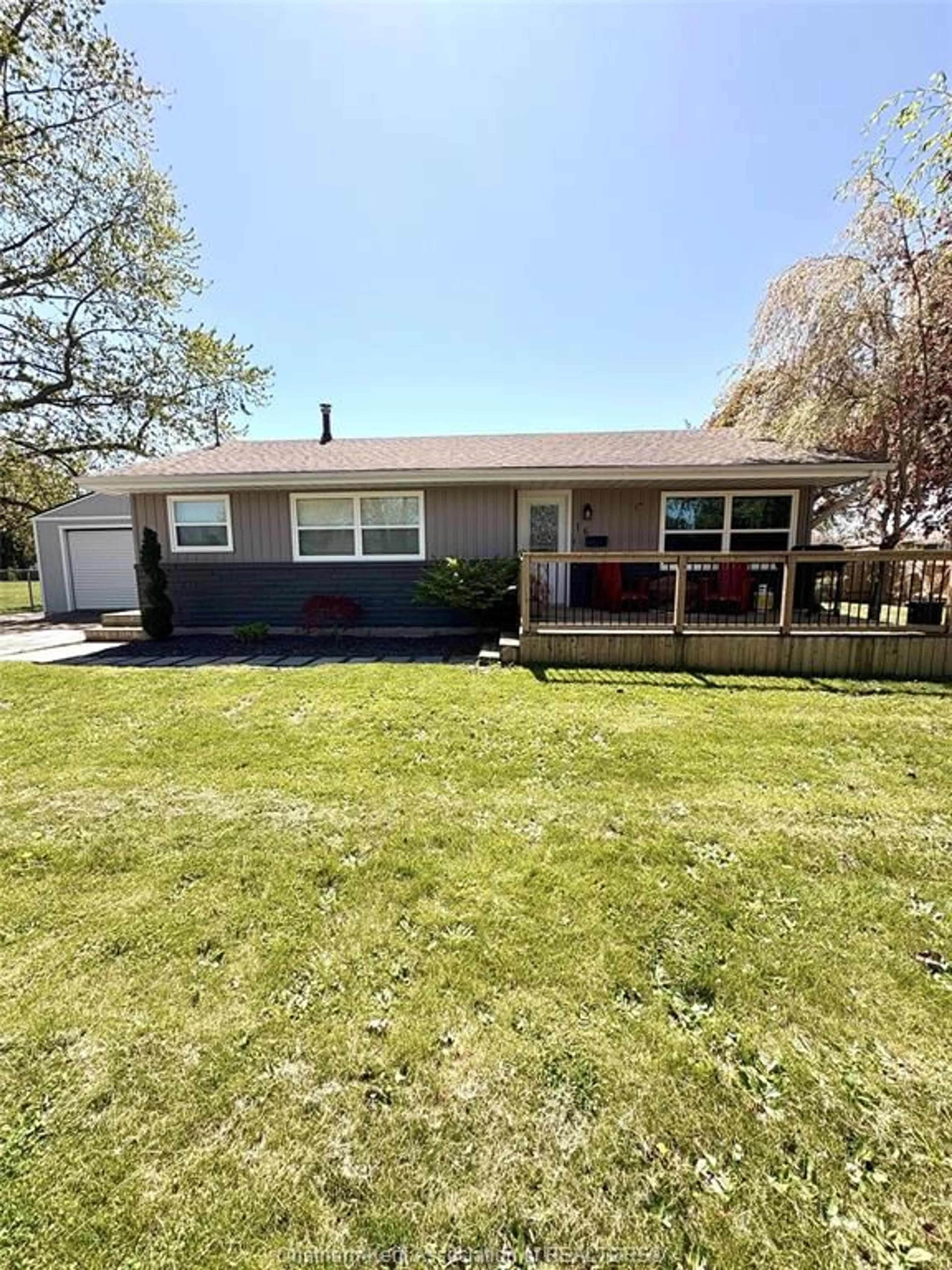 Home with vinyl exterior material, street for 16 Lawrence Ave, Wallaceburg Ontario N8A 2B3