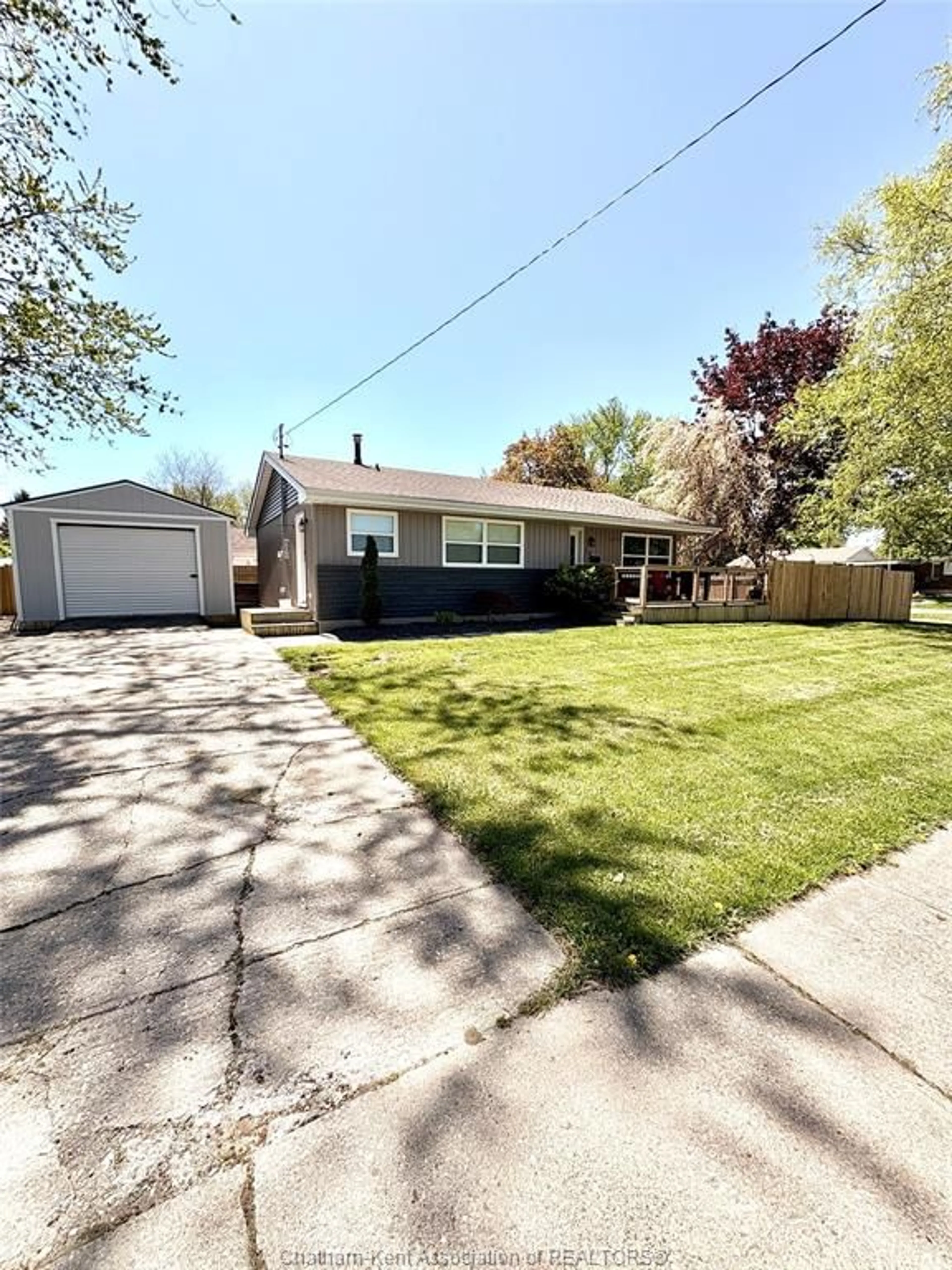 Home with vinyl exterior material, street for 16 Lawrence Ave, Wallaceburg Ontario N8A 2B3
