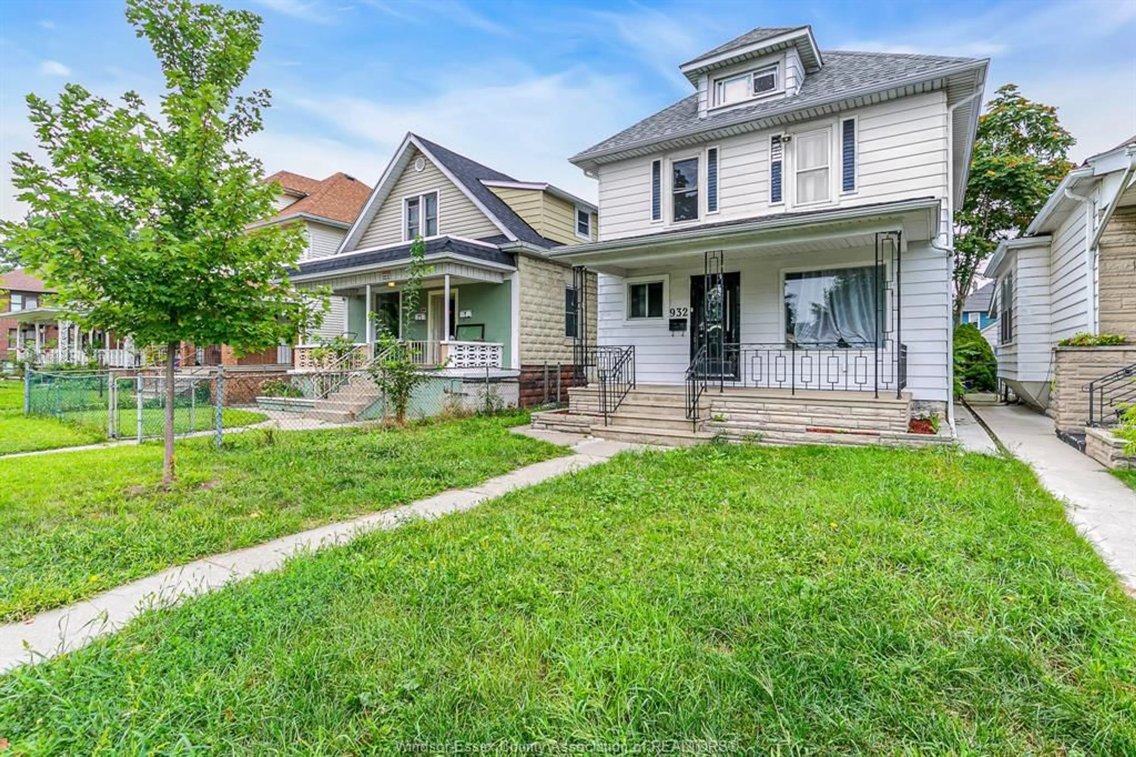 A pic from outside/outdoor area/front of a property/back of a property/a pic from drone, street for 932 HALL Ave, Windsor Ontario N9A 2M5