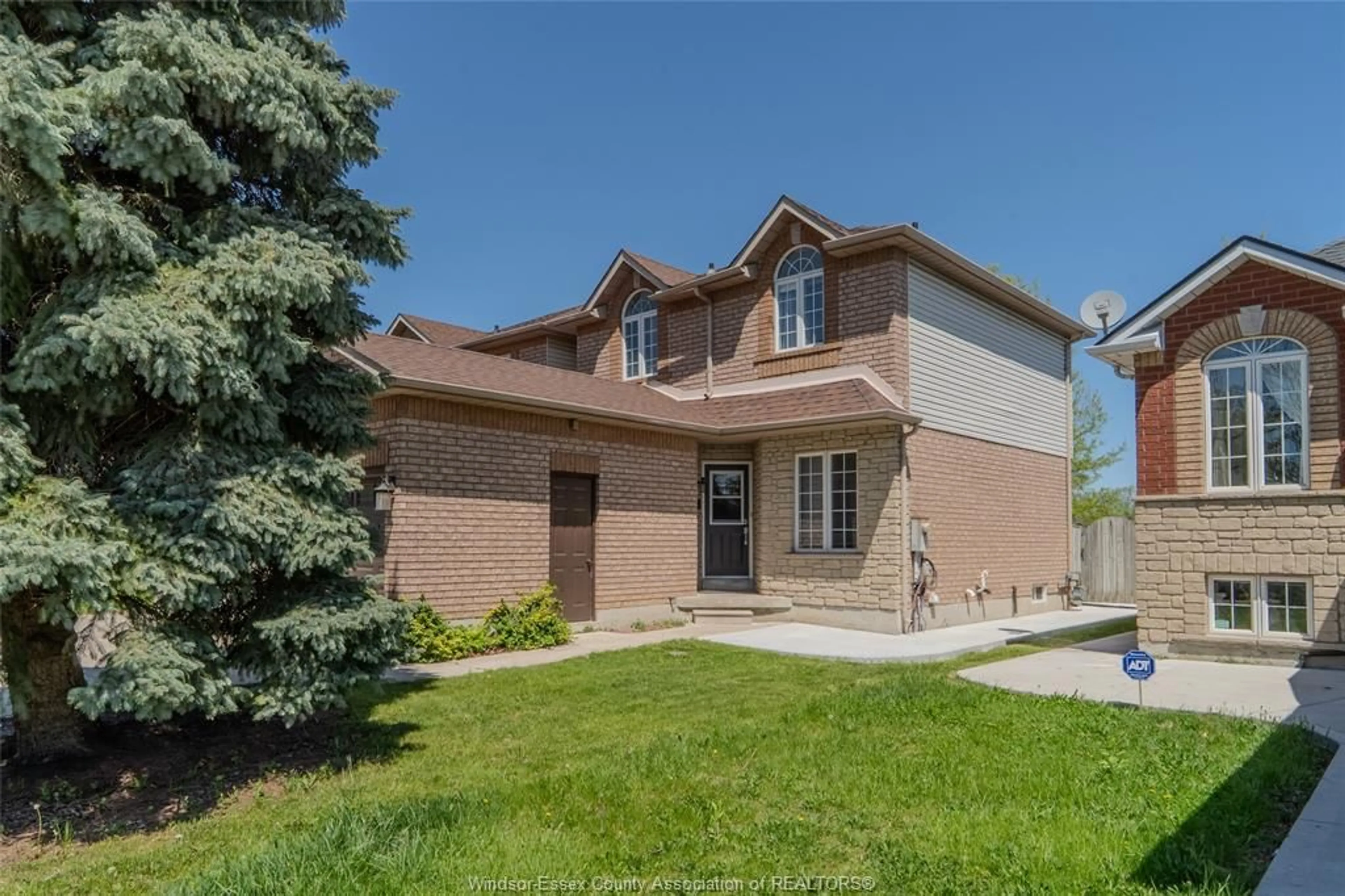 Home with brick exterior material, street for 980 Lemonwood Cres, Windsor Ontario N9G 2R7