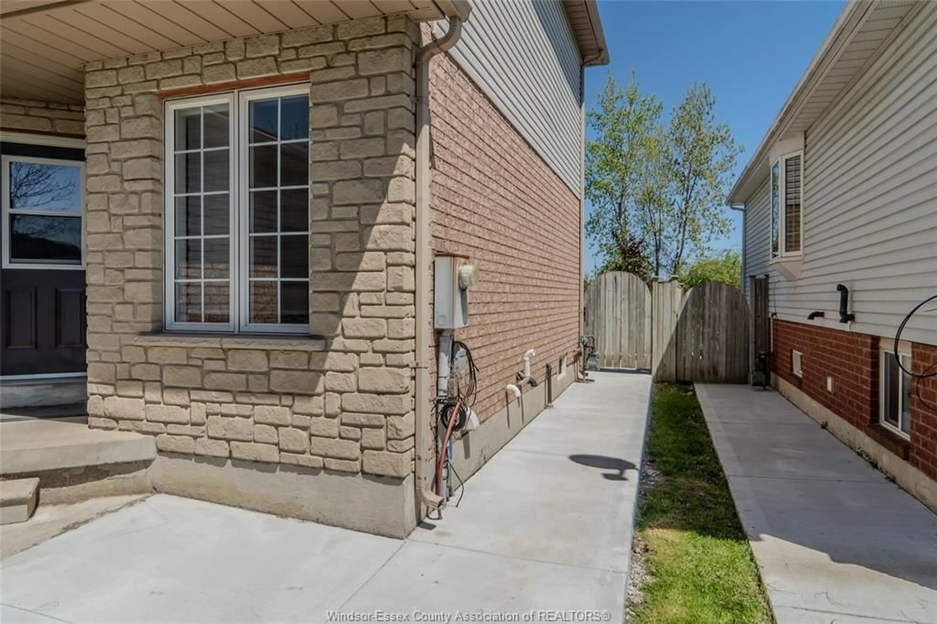 Home with brick exterior material, street for 980 Lemonwood Cres, Windsor Ontario N9G 2R7