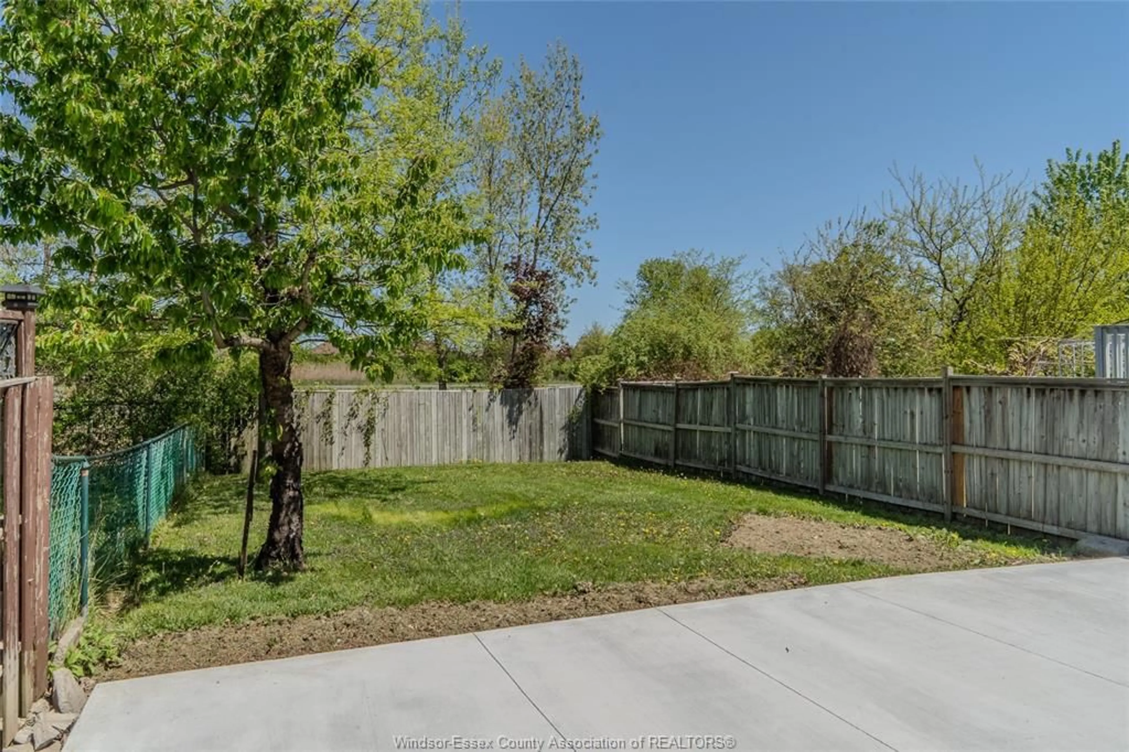 Unknown for 980 Lemonwood Cres, Windsor Ontario N9G 2R7